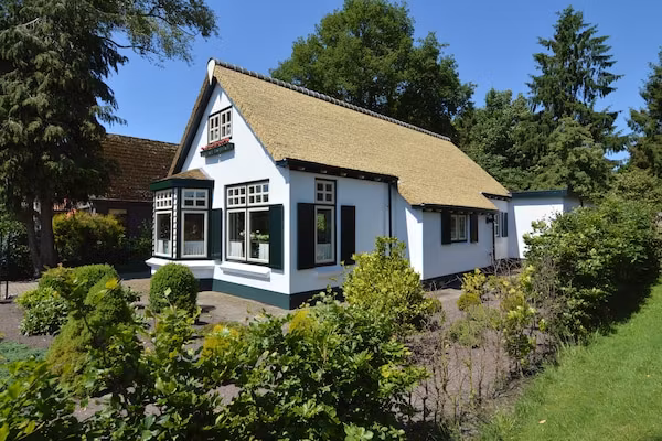 Little White Cottage in Nijeberkoop - Foto 1 van 38