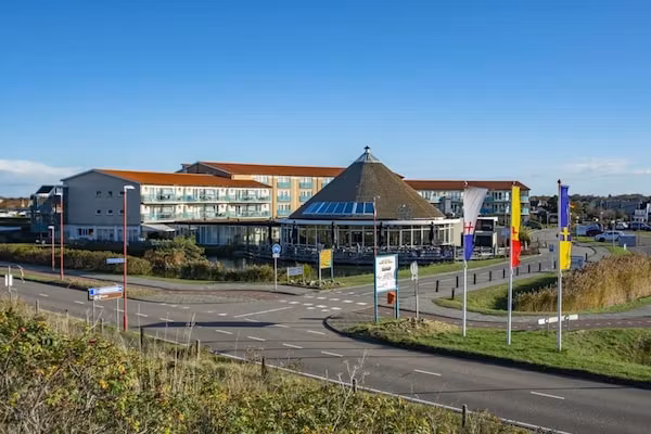 Strandslag 115 in Julianadorp aan Zee - Foto 1 van 40