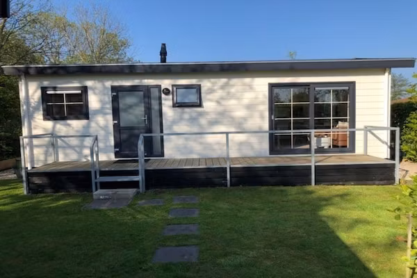 Recreatiepark Wiringherlant - Wiringher Chalet 94 in Hippolytushoef - Foto 1 van 41