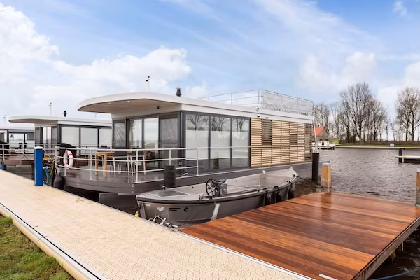 Houseboat Elysium met dakterras in Sneek - Foto 2 van 40
