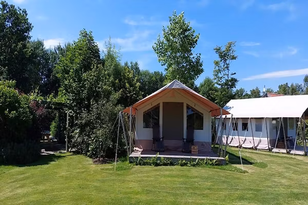 Safaritent ''Noflik" in Twijzel - Foto 1 van 40