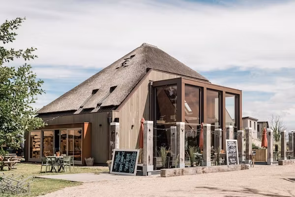 Beach Lodge Groot - Duynpark in Callantsoog - Foto 1 van 24