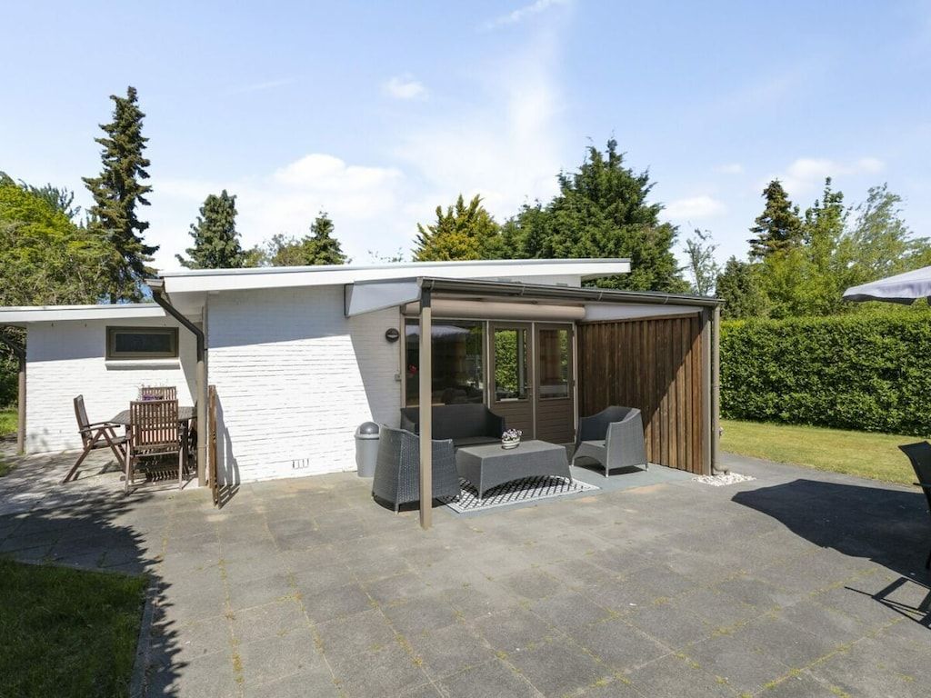 De buitenkant van 435215 in Ouddorp