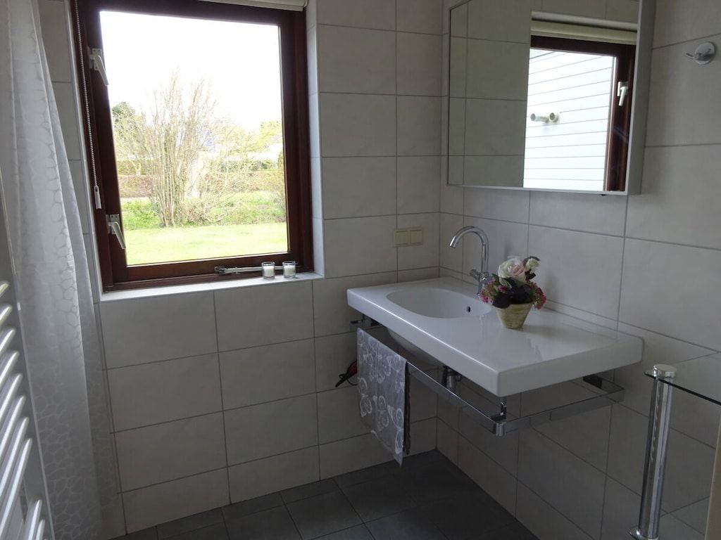 De badkamer van 394165 in Ouddorp Zh