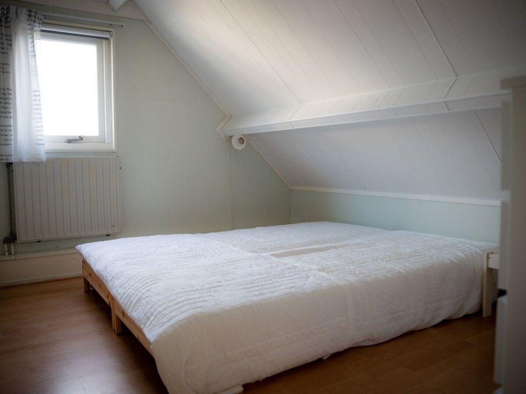 Een slaapkamer van 430992 in Ouddorp