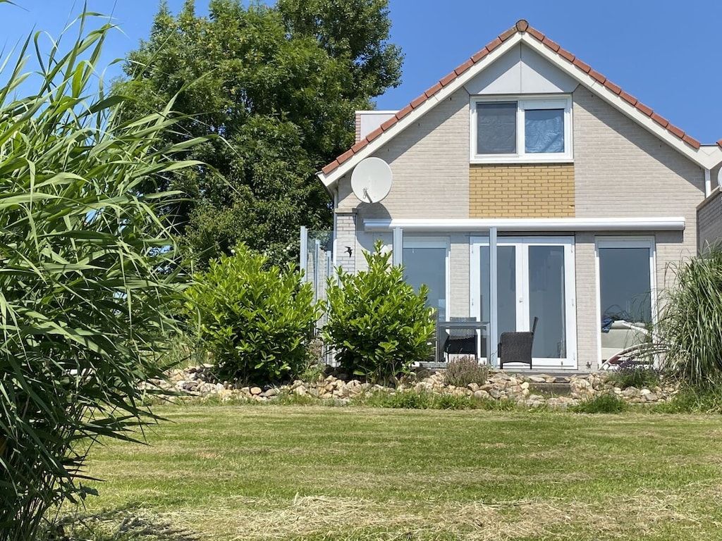 383830 in Makkum - Foto 2 van 40