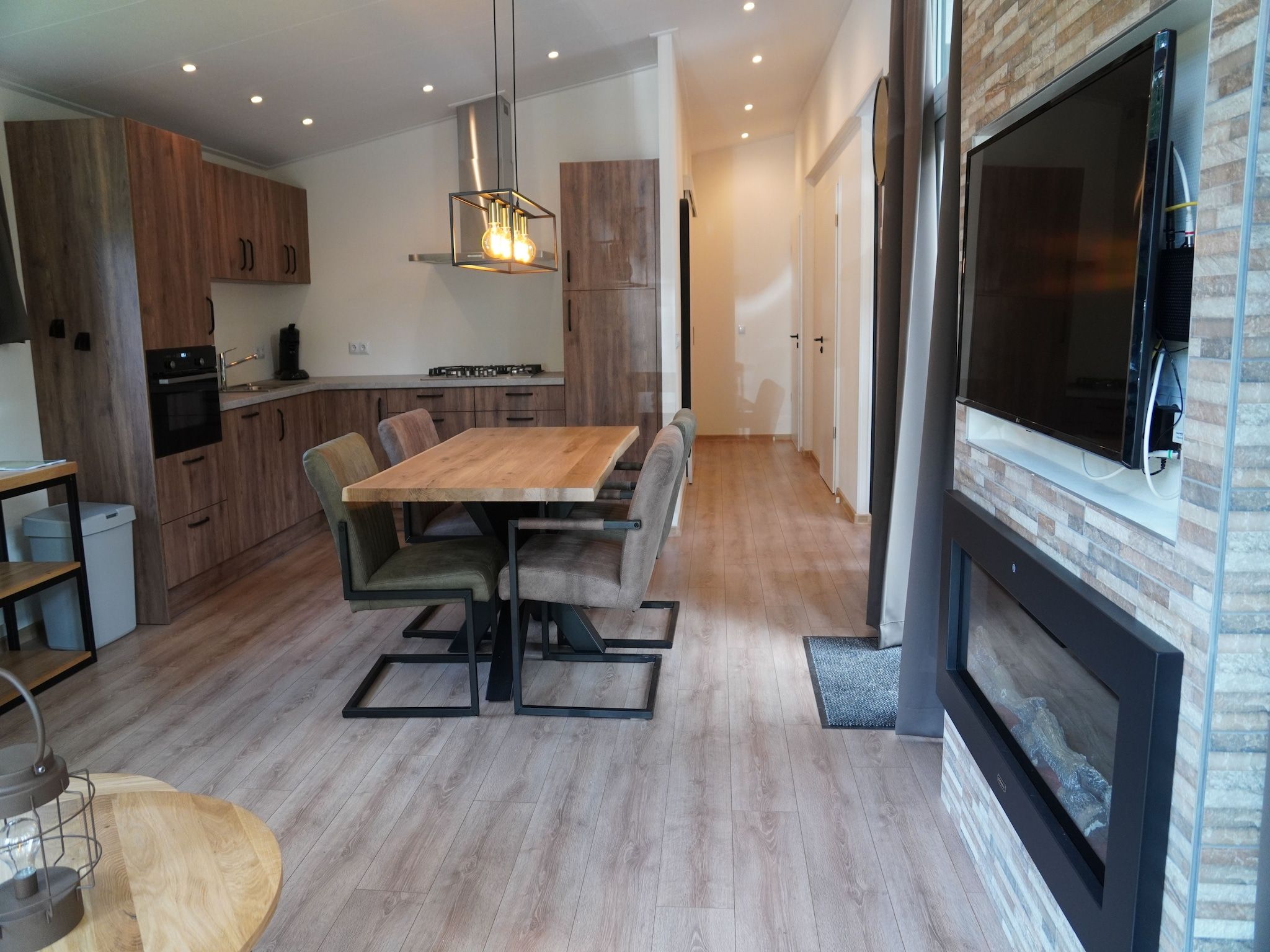 De woonkamer van Vakantiepark De Rimboe & De Woeste Hoogte 25 in Hoenderloo