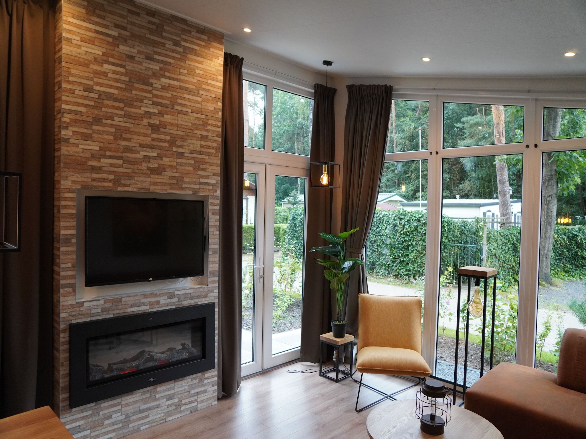 De woonkamer van Vakantiepark De Rimboe & De Woeste Hoogte 25 in Hoenderloo