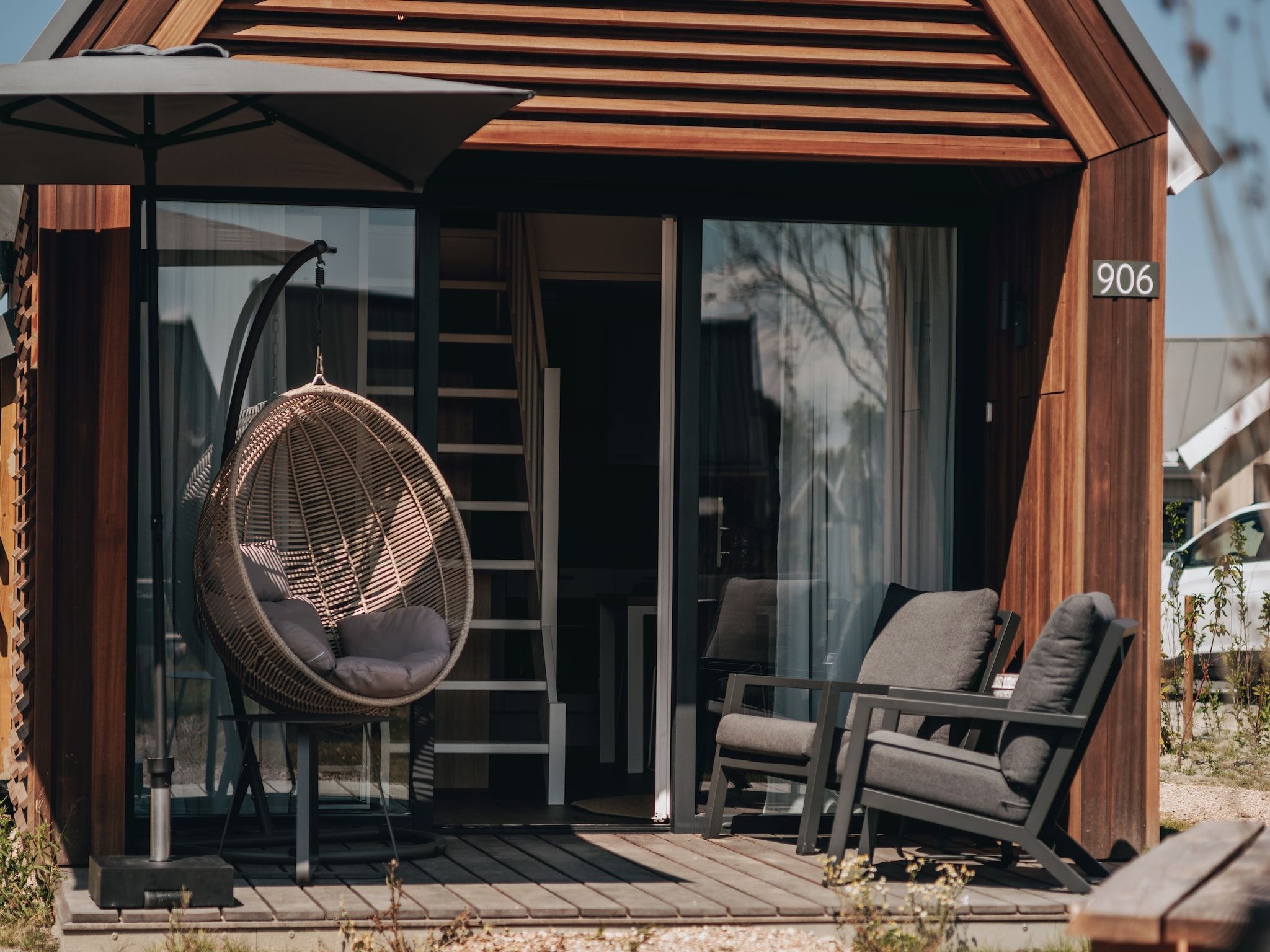 Het terras van Beach Resort Nieuwvliet-Bad 15 in Nieuwvliet-Bad