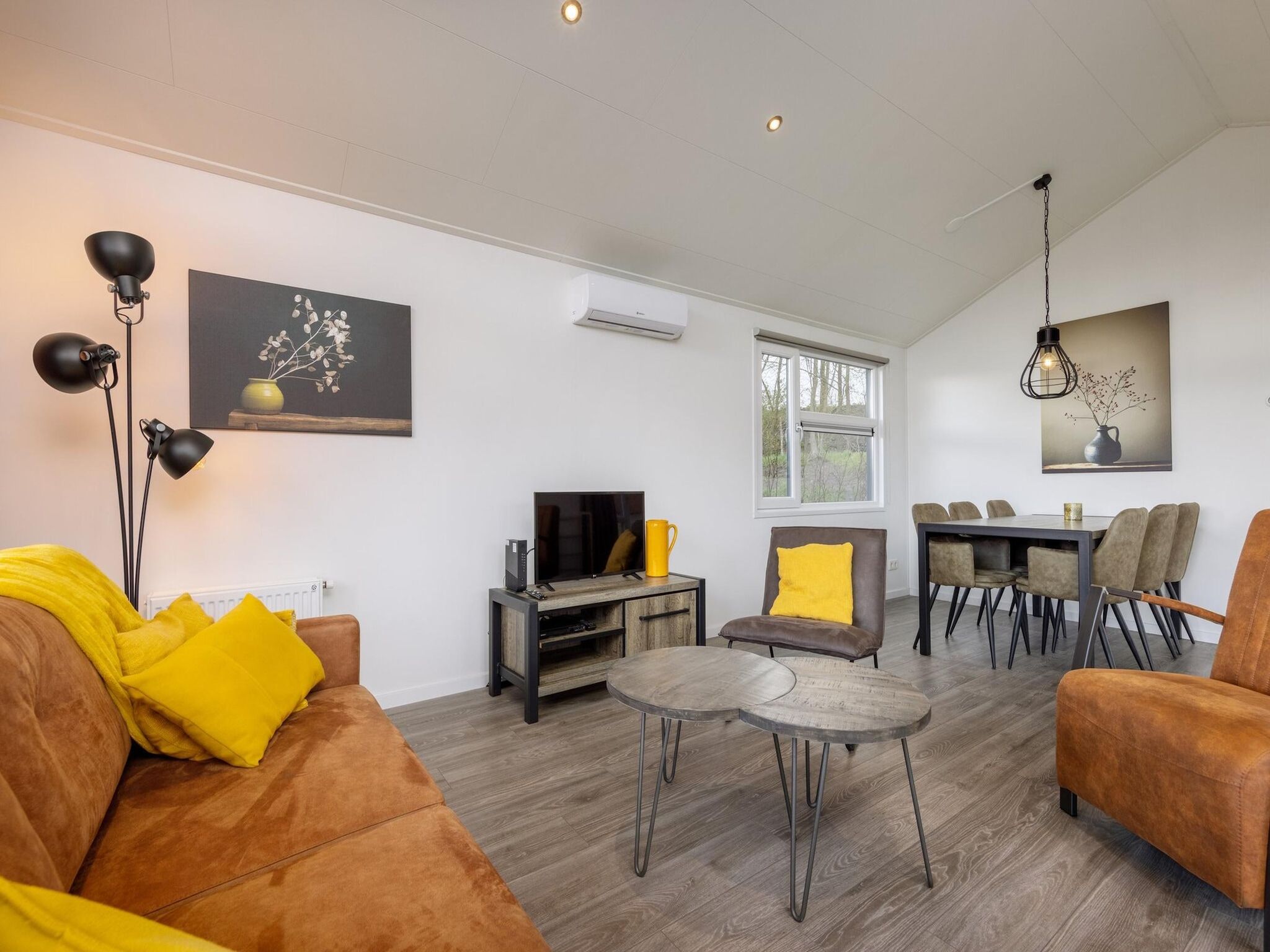 De woonkamer van Recreatiepark Tolplas 18 in Hoge Hexel