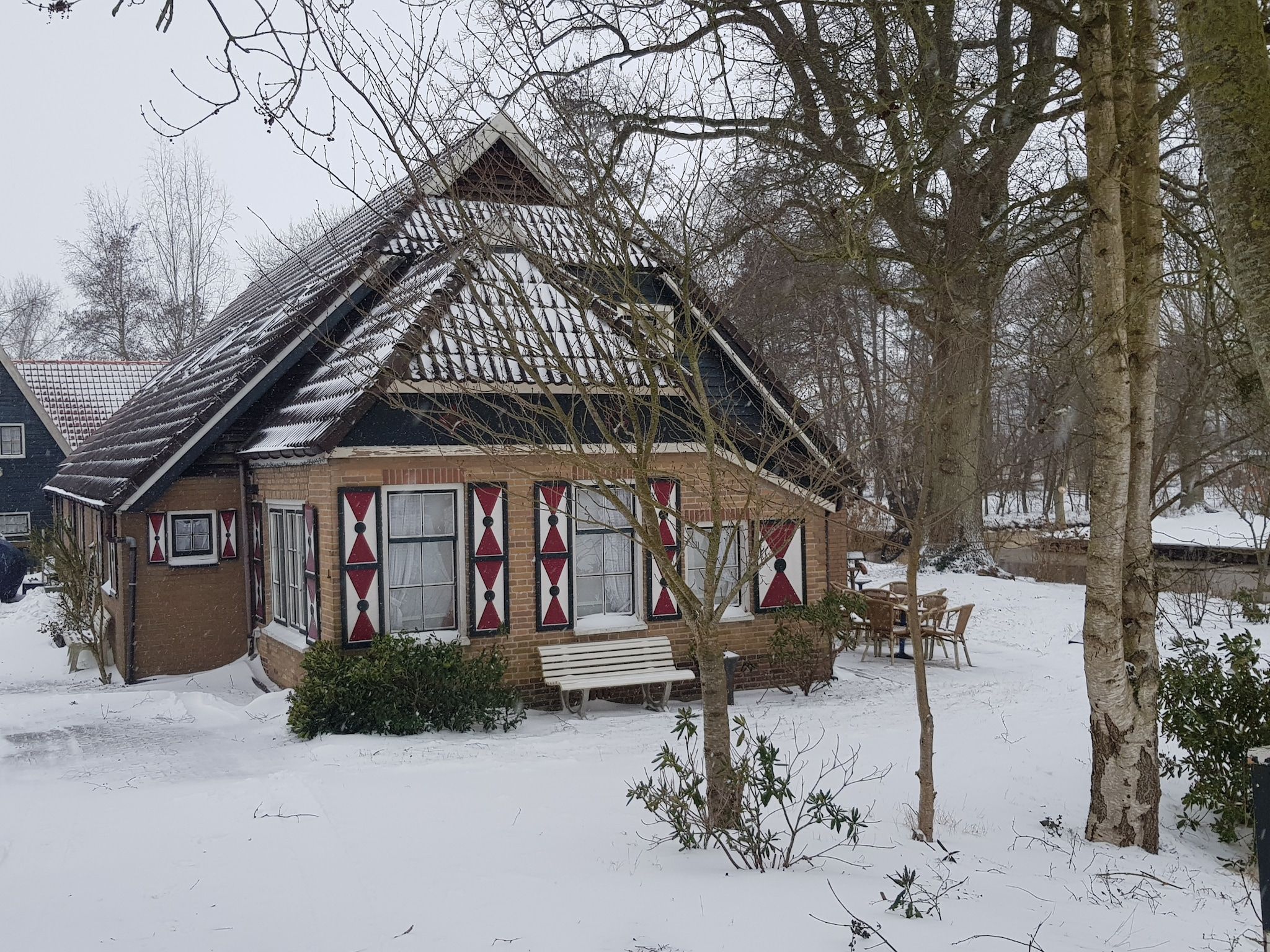 De buitenkant van Hoeve Ginette in Giethoorn