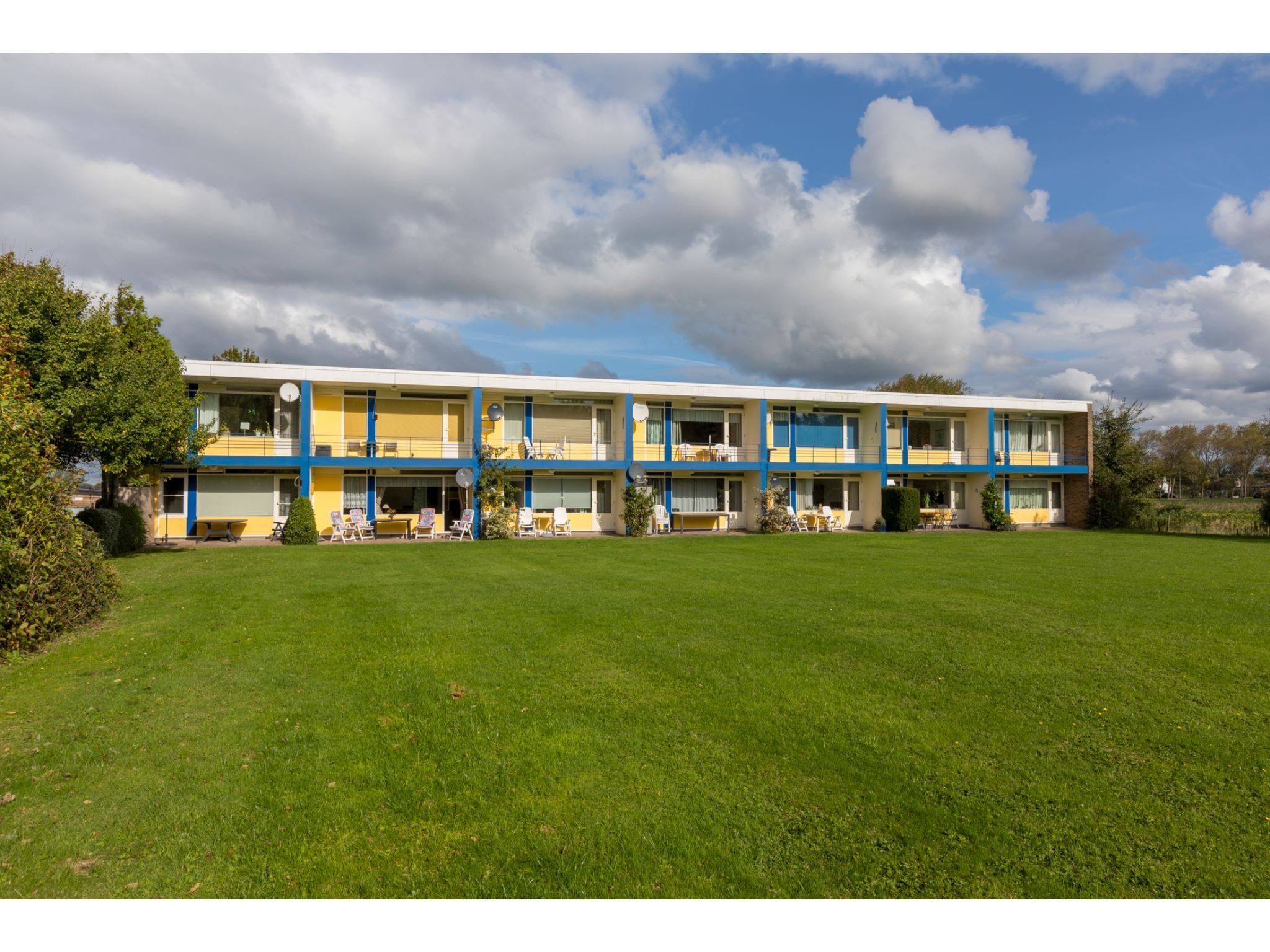 De buitenkant van Appartement - Burg van Woelderenlaan 100-4 in Vlissingen