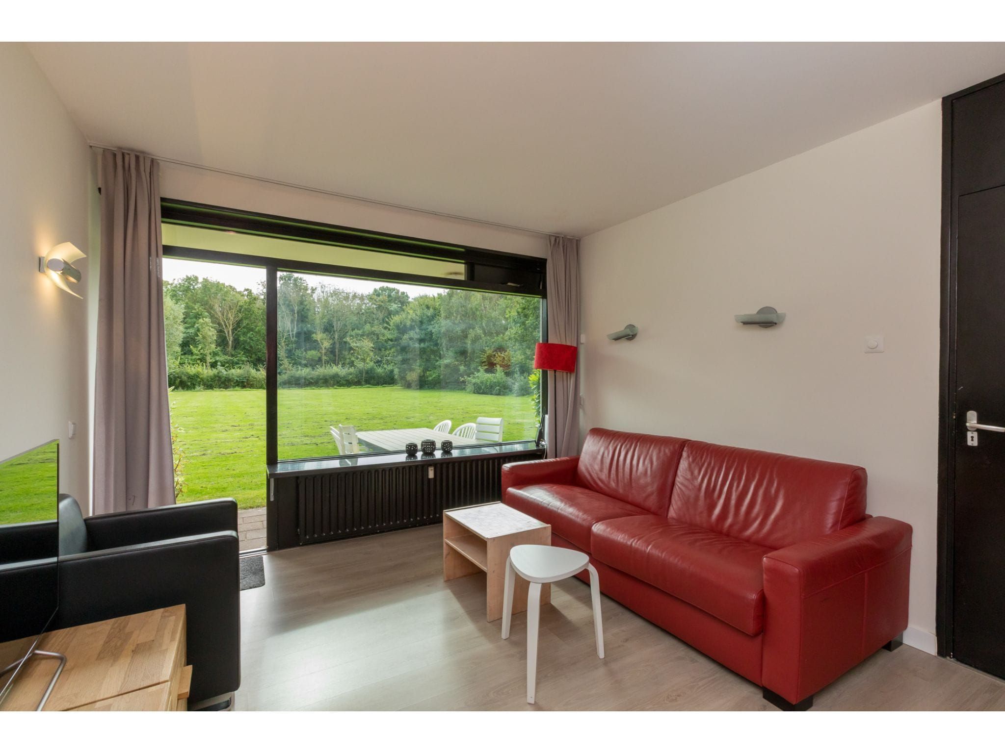 De woonkamer van Appartement - Burg van Woelderenlaan 100-4 in Vlissingen