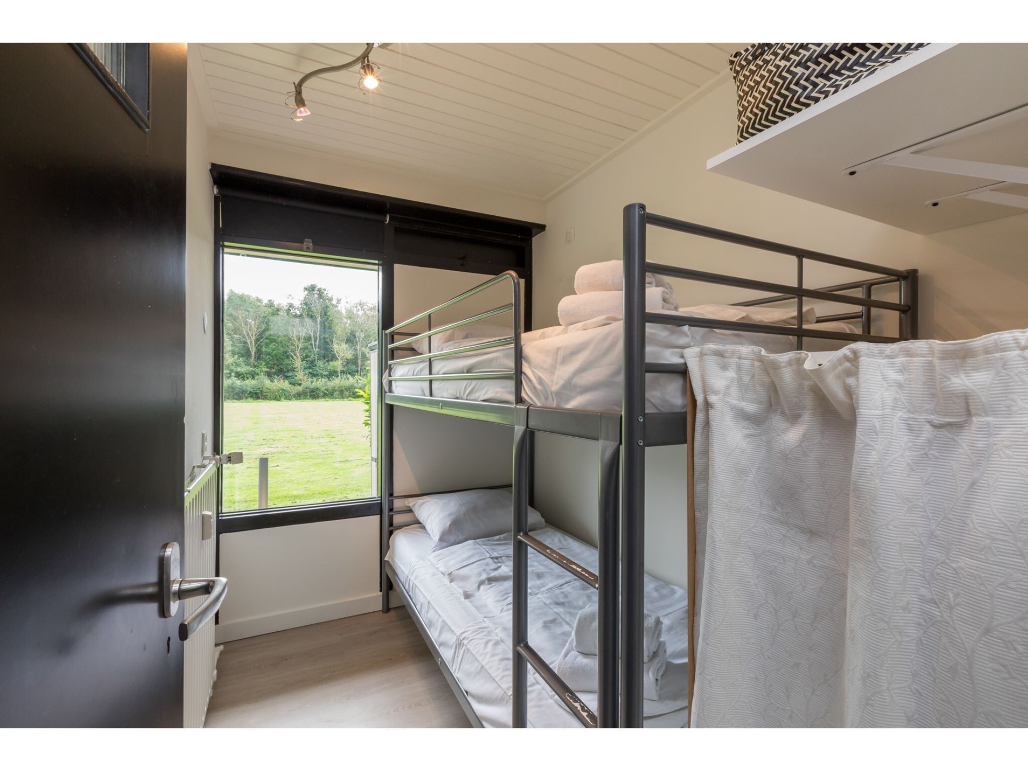 Een slaapkamer van Appartement - Burg van Woelderenlaan 100-4 in Vlissingen