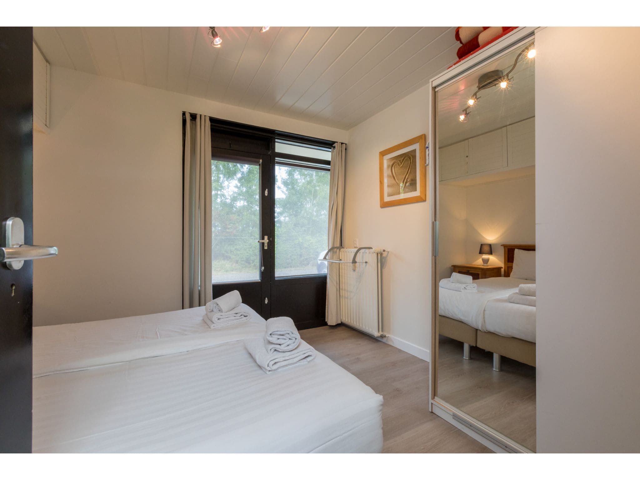 Een slaapkamer van Appartement - Burg van Woelderenlaan 100-4 in Vlissingen