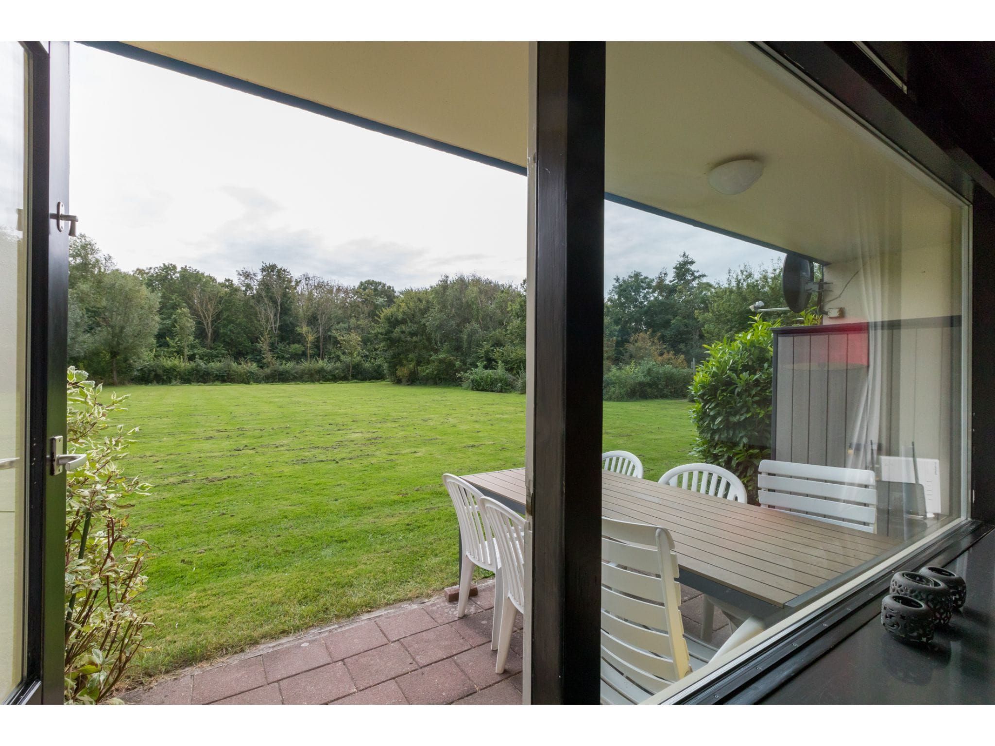 Het terras van Appartement - Burg van Woelderenlaan 100-4 in Vlissingen