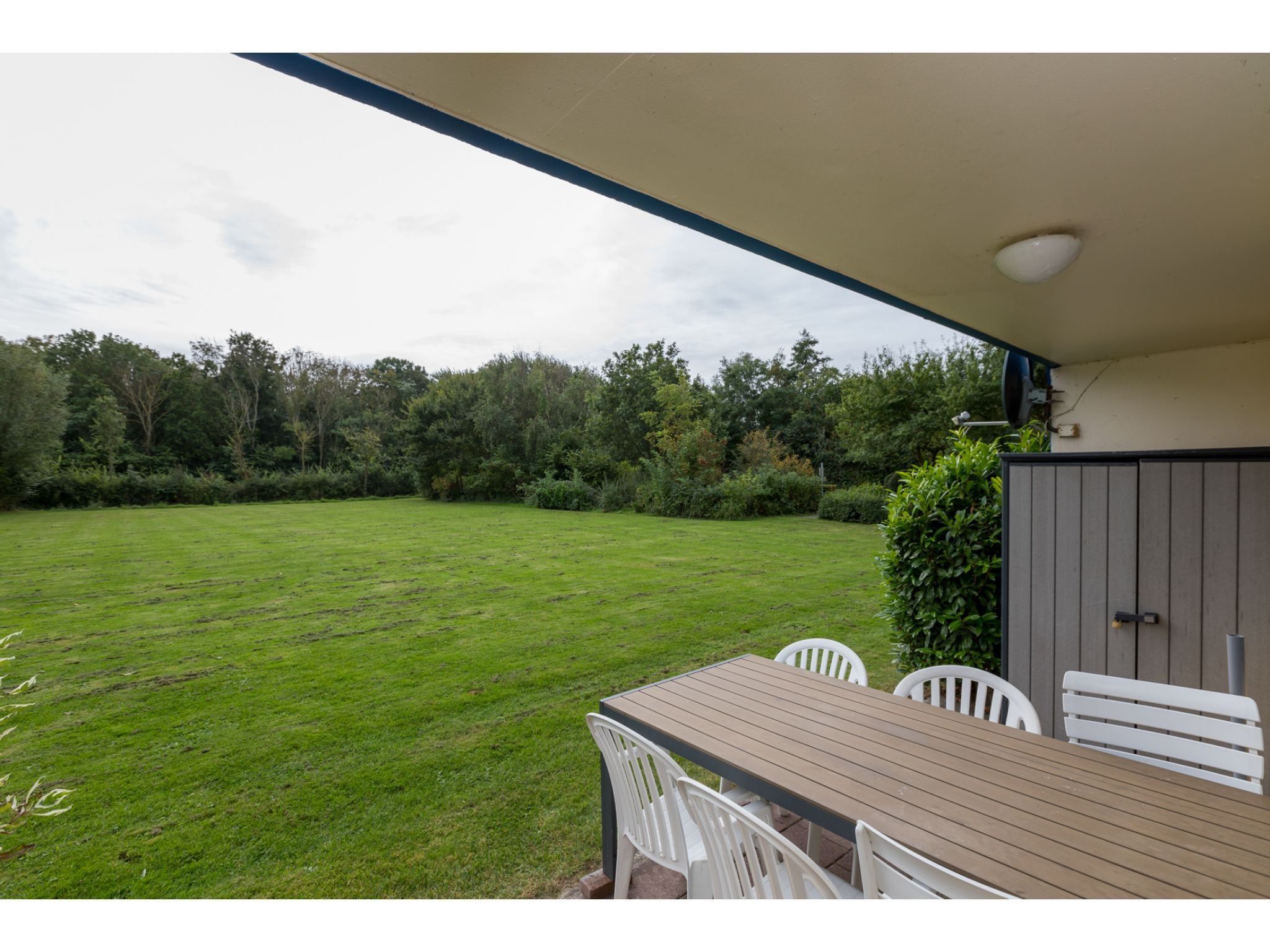 Het terras van Appartement - Burg van Woelderenlaan 100-4 in Vlissingen