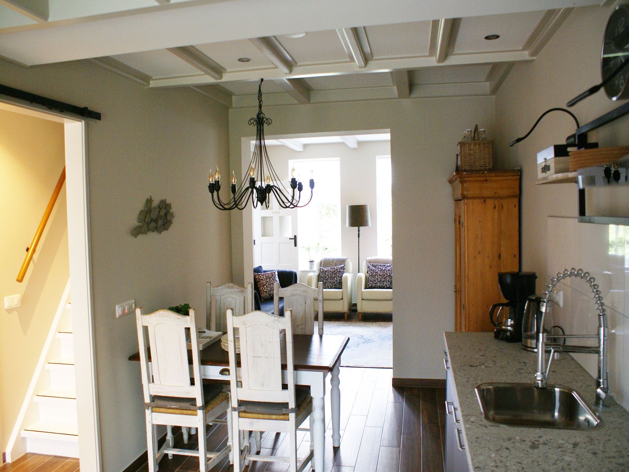 De eetkamer van Wadden Geluk in Paesens