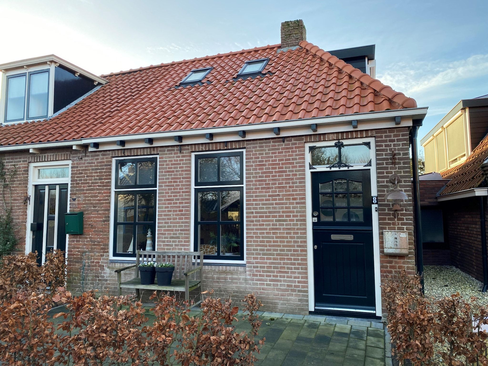 De buitenkant van Wadden Geluk in Paesens