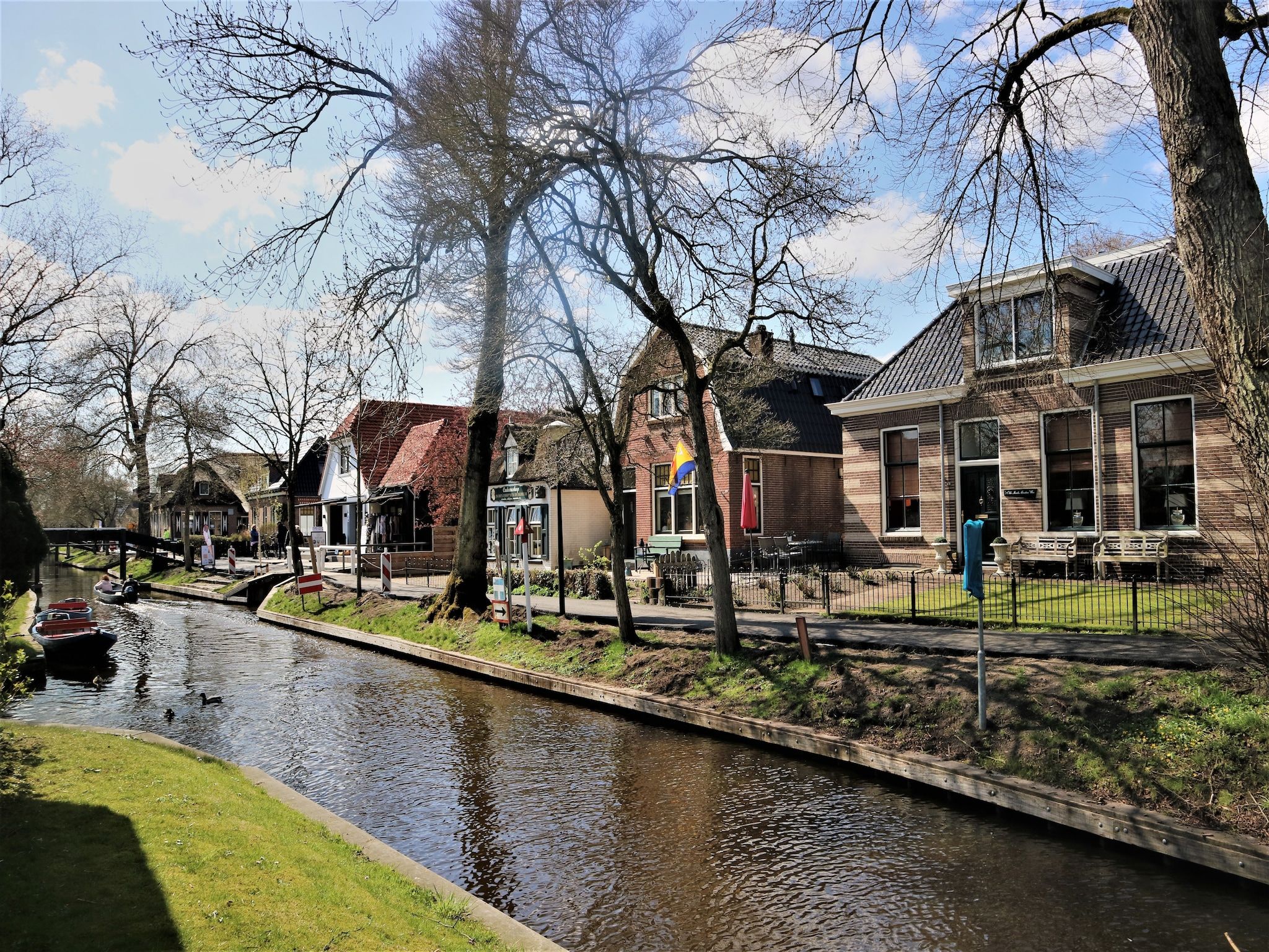 De buitenkant van Logies Paal 4 Giethoorn – 3 persoons in Giethoorn