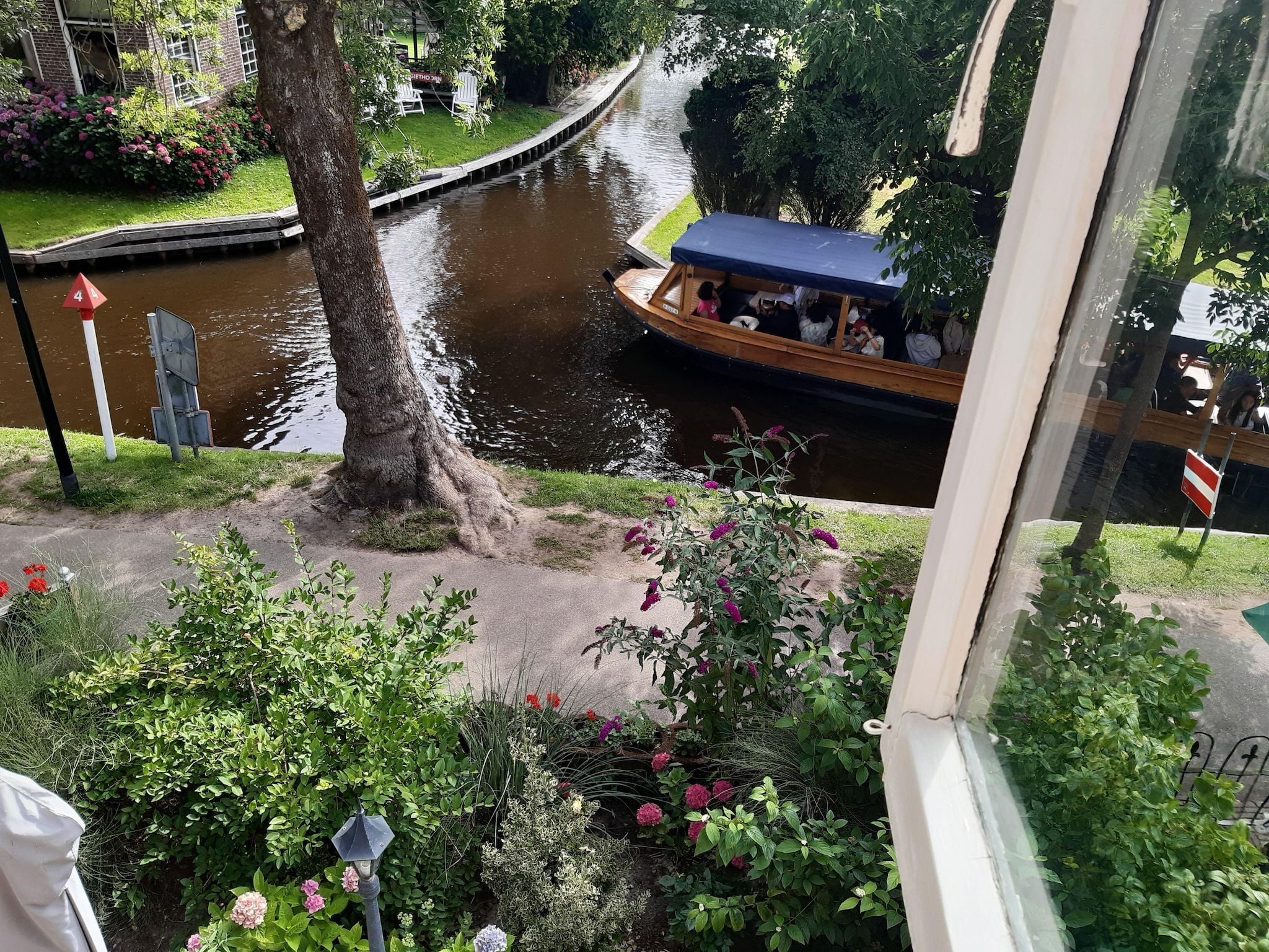 Het uitzicht vanaf Logies Paal 4 Giethoorn – 3 persoons in Giethoorn