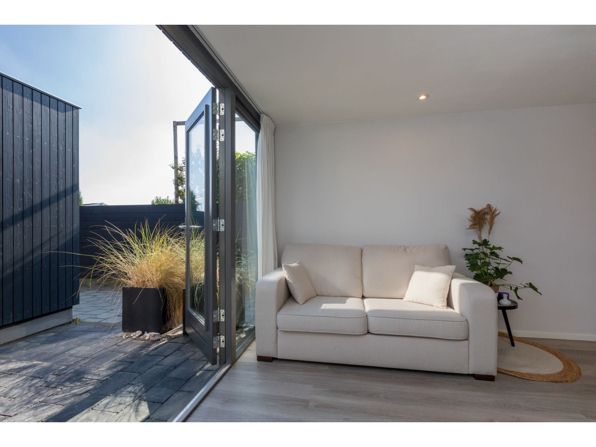 De woonkamer van Piet Mondriaanstraat 6a in Domburg