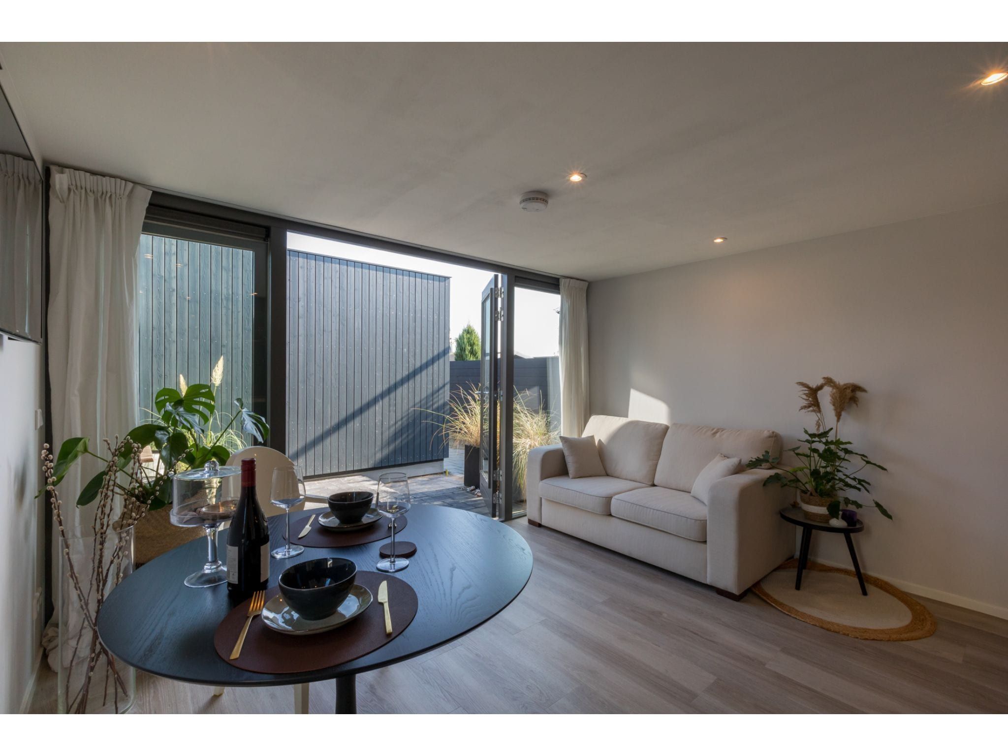 De woonkamer van Piet Mondriaanstraat 6a in Domburg