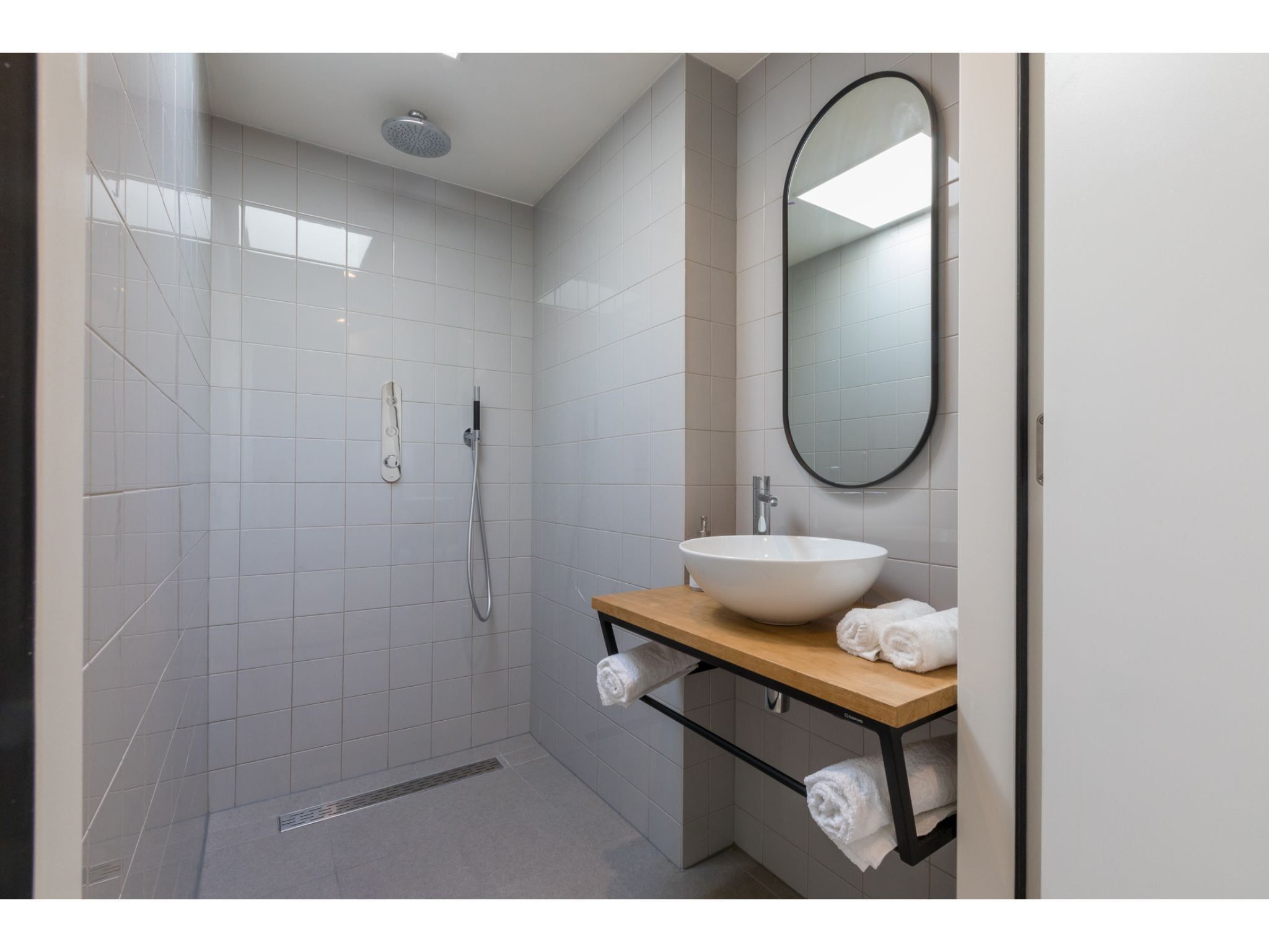 De badkamer van Piet Mondriaanstraat 6a in Domburg