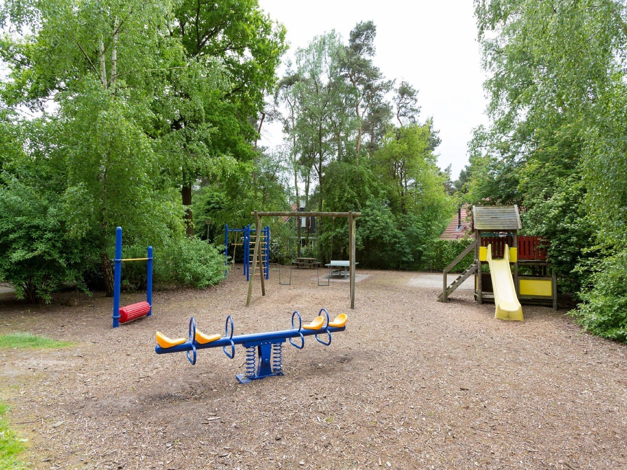 Parkfaciliteiten bij Buitenplaats Berg en Bos nummer 15 in Lemele