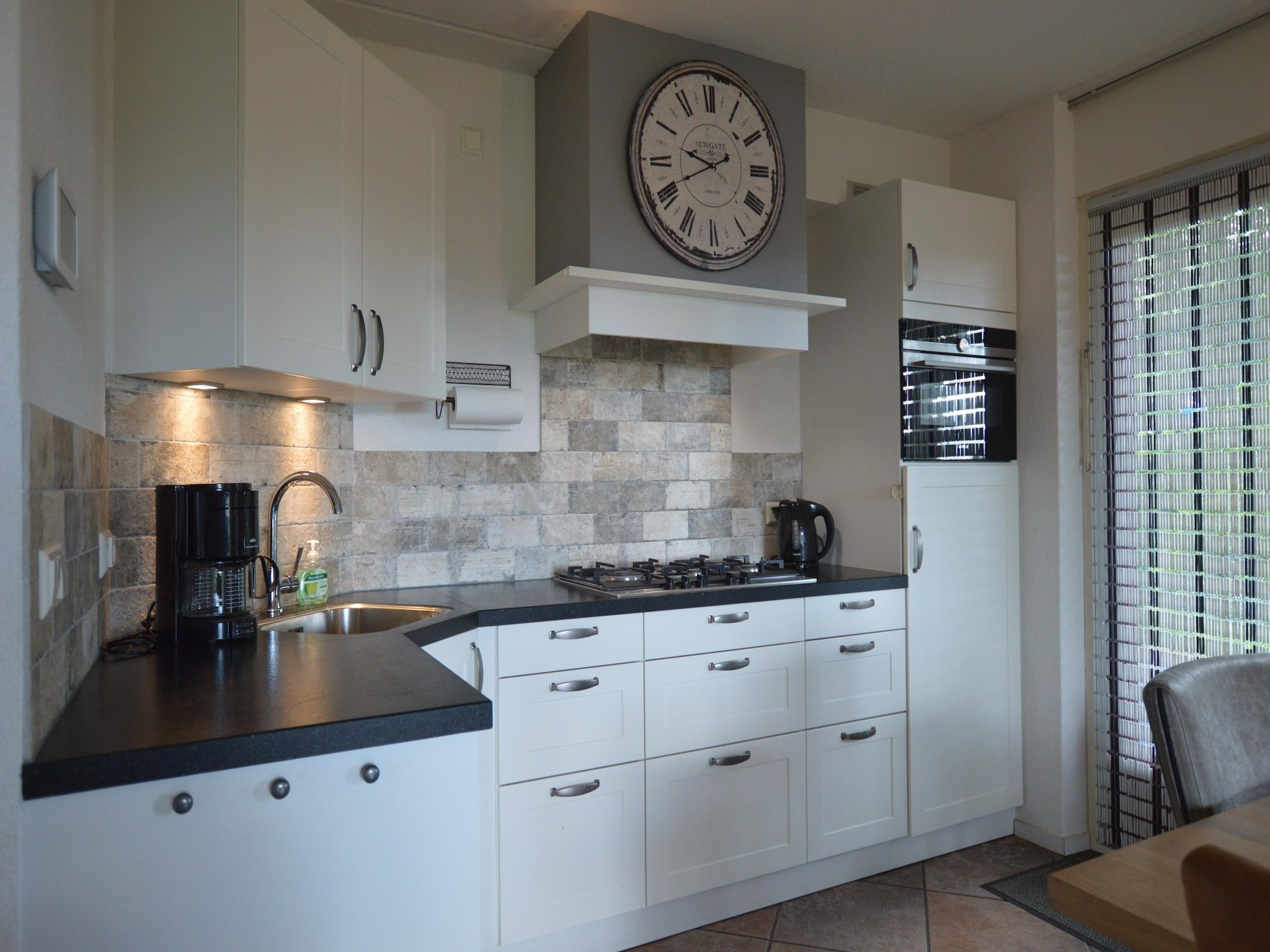 De keuken van Buitenplaats Berg en Bos nummer 15 in Lemele