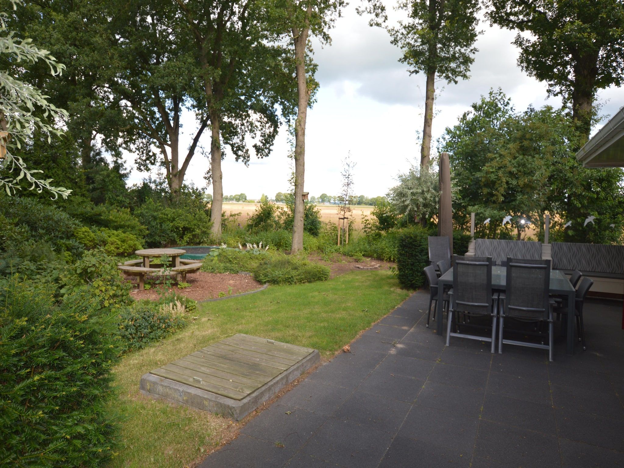 De tuin van Buitenplaats Berg en Bos nummer 15 in Lemele