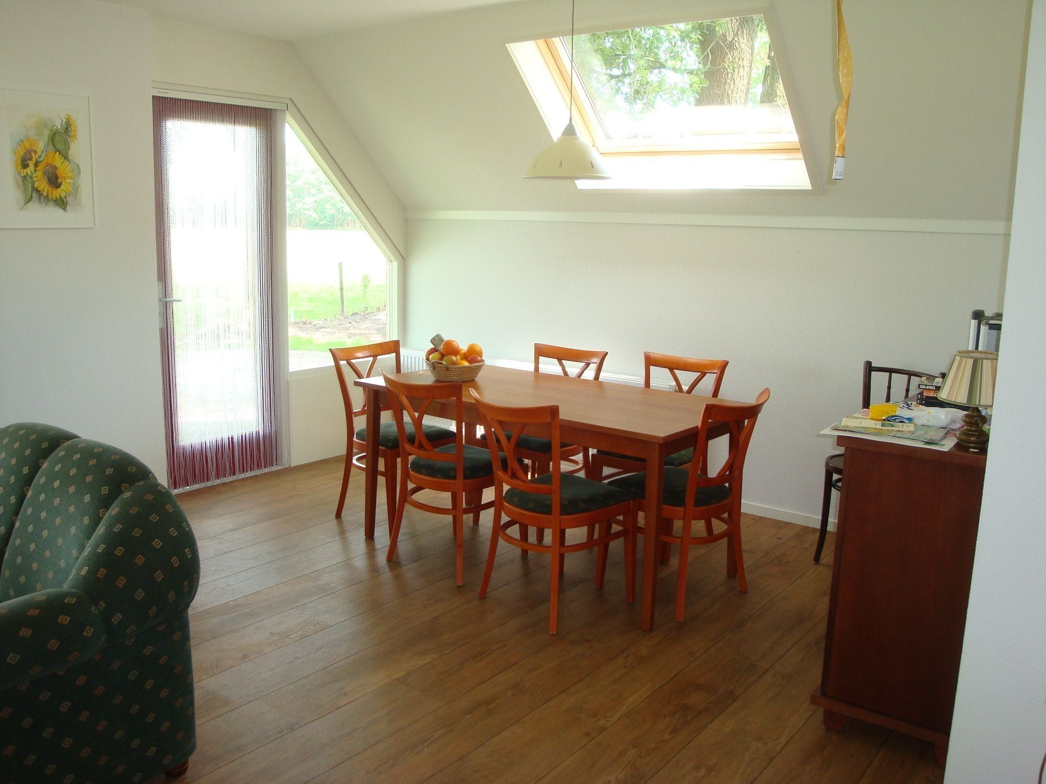 De eetkamer van Buitenplaats Berg en Bos nummer 18 in Lemele