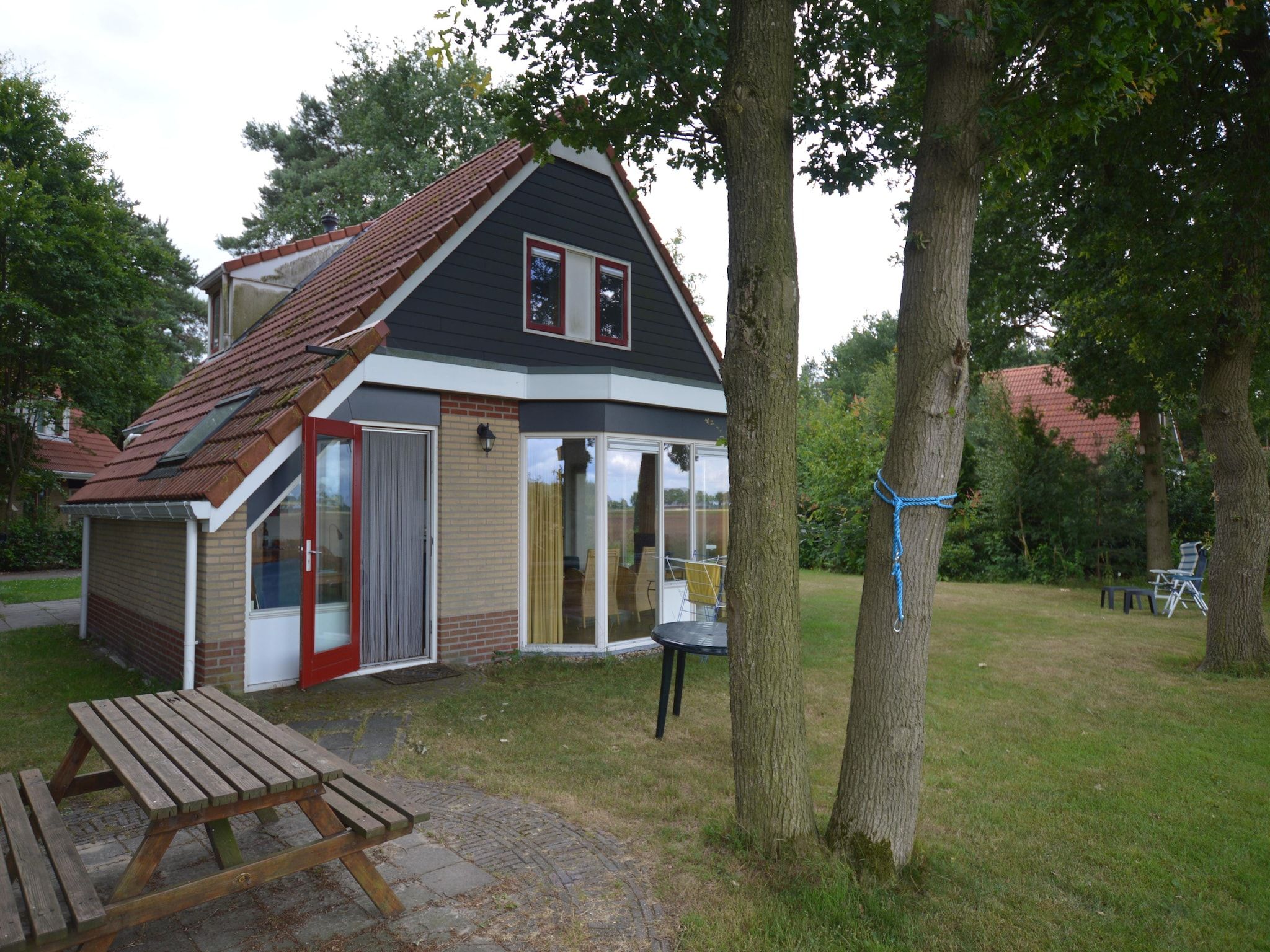 De buitenkant van Buitenplaats Berg en Bos nummer 18 in Lemele