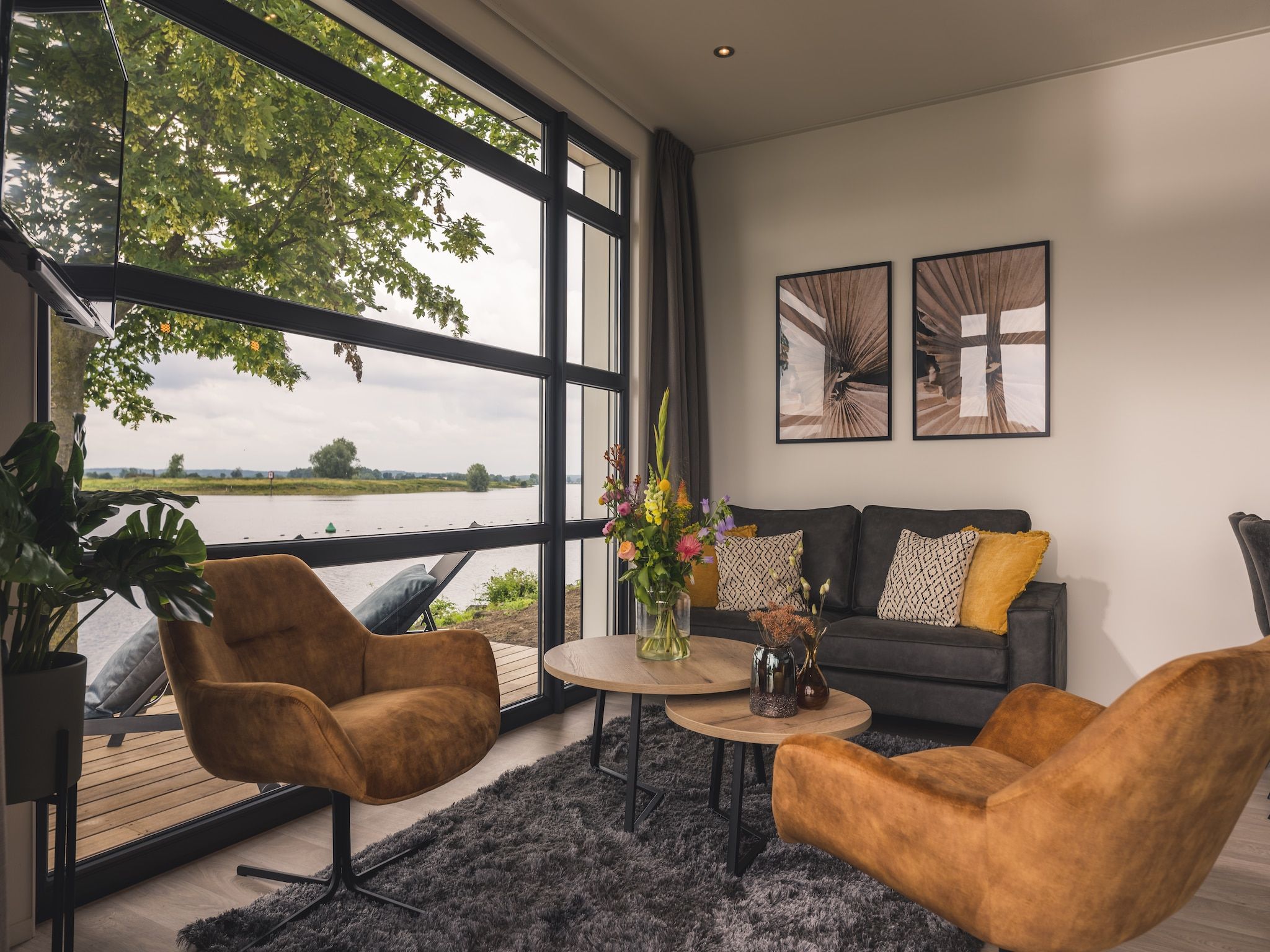 De woonkamer van MarinaPark Bad Nederrijn 2 in Maurik