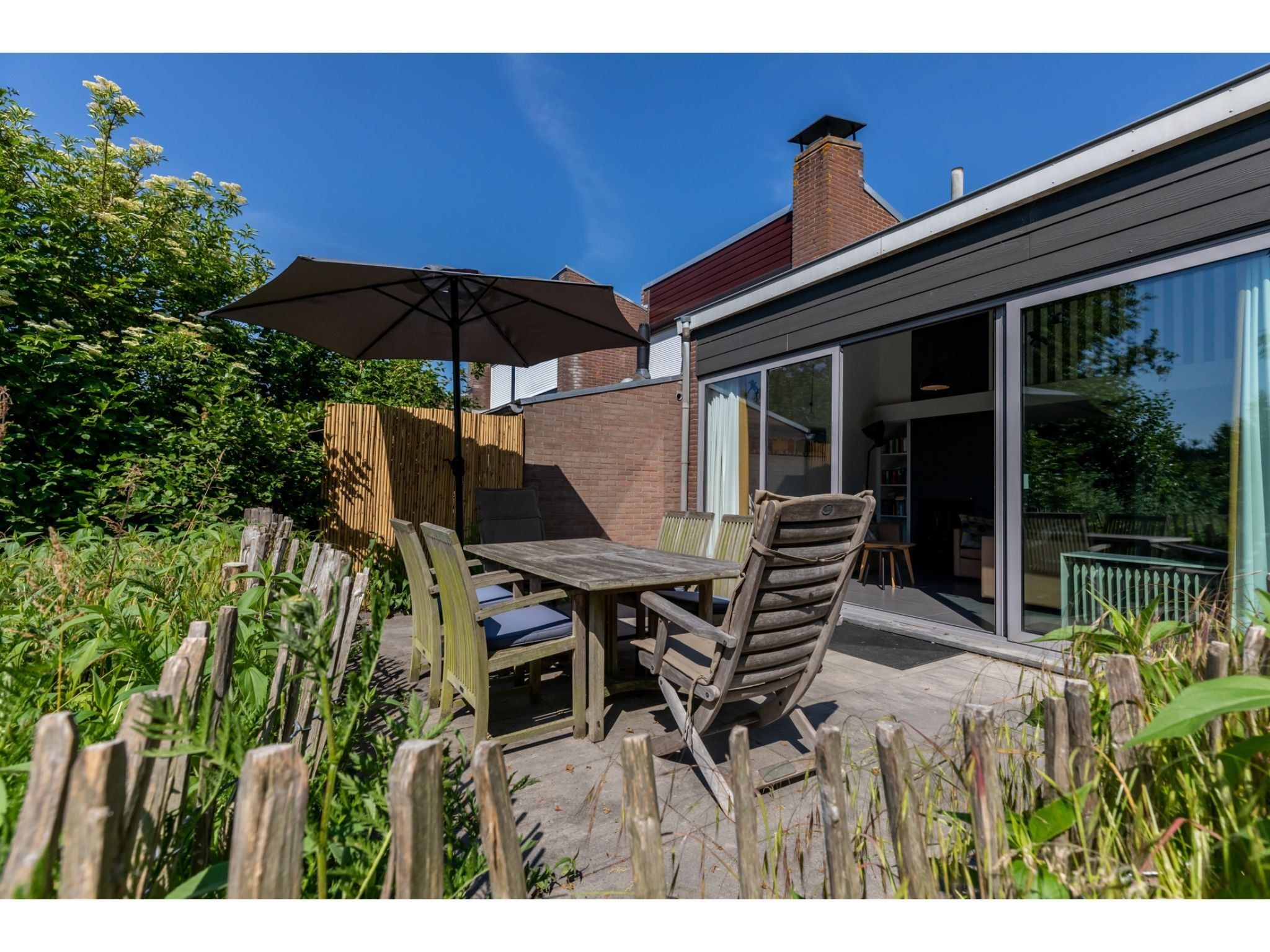 Het terras van Lepelblad 7 in Nieuwvlietbad