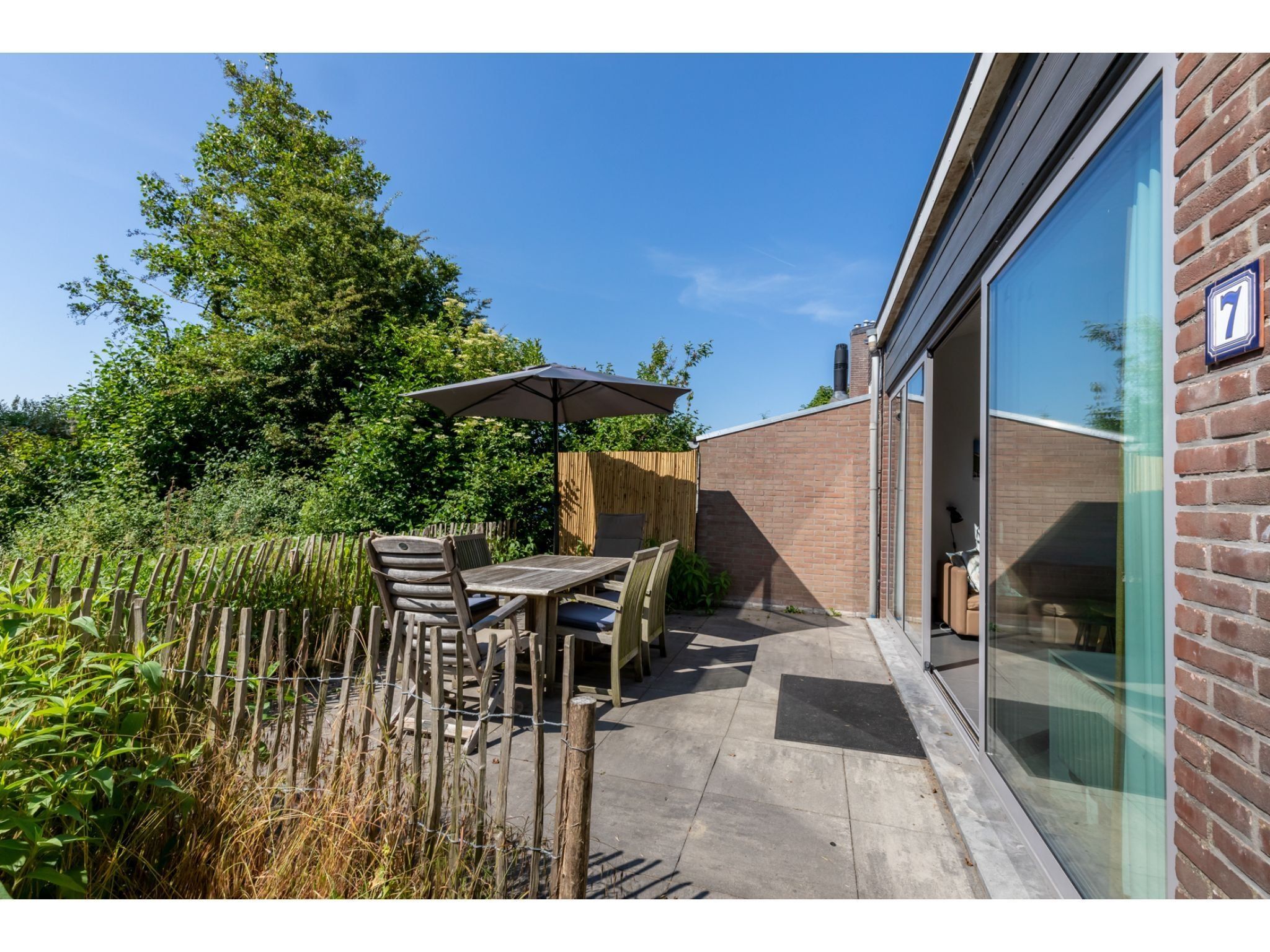 Het terras van Lepelblad 7 in Nieuwvlietbad