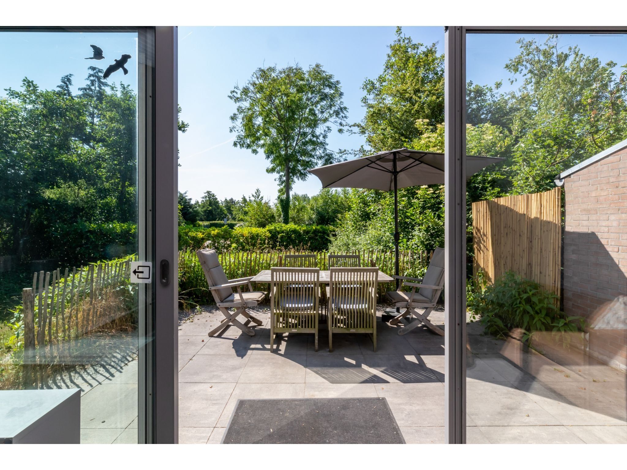 Het terras van Lepelblad 7 in Nieuwvlietbad