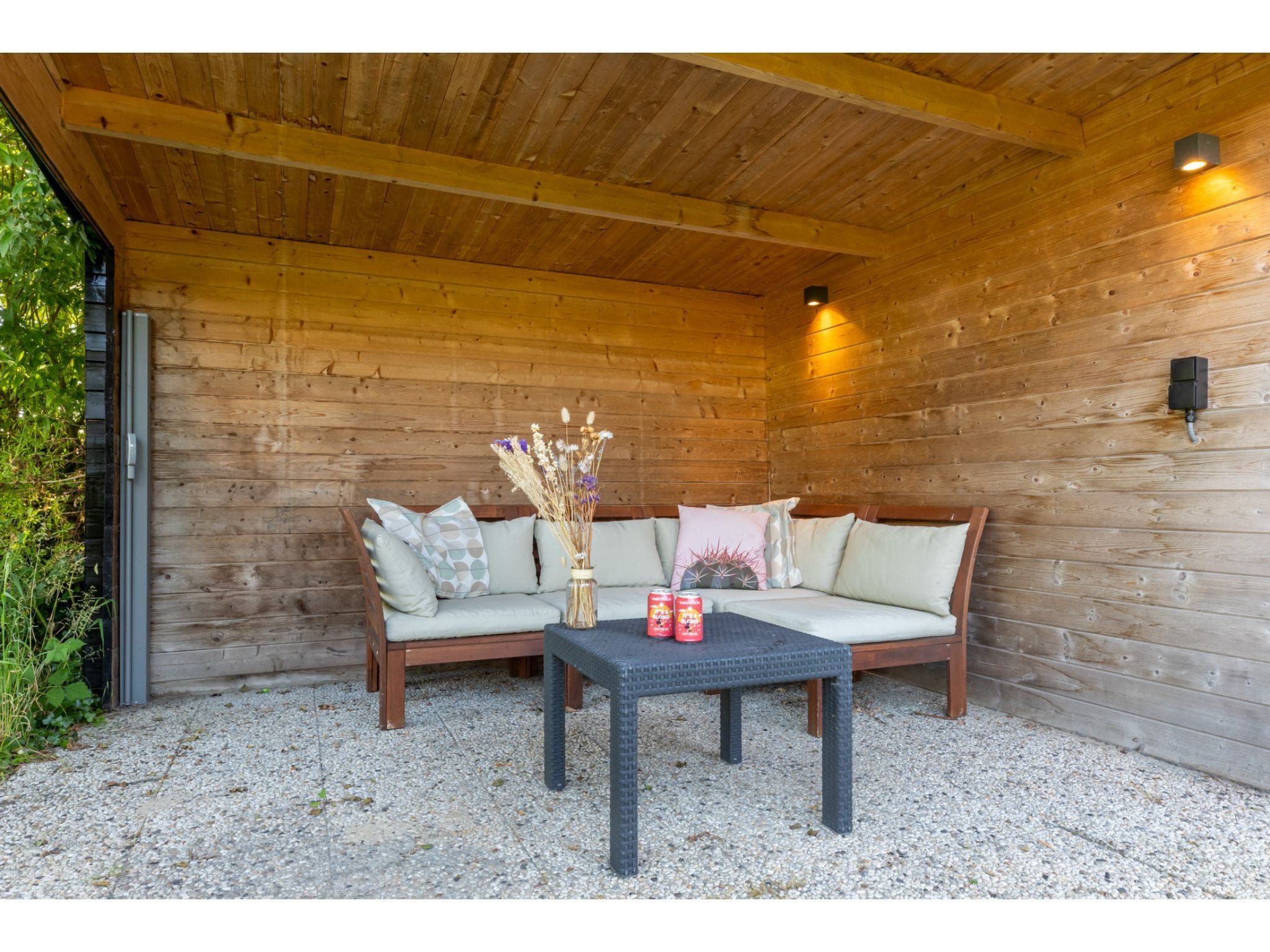 Het terras van Lepelblad 7 in Nieuwvlietbad