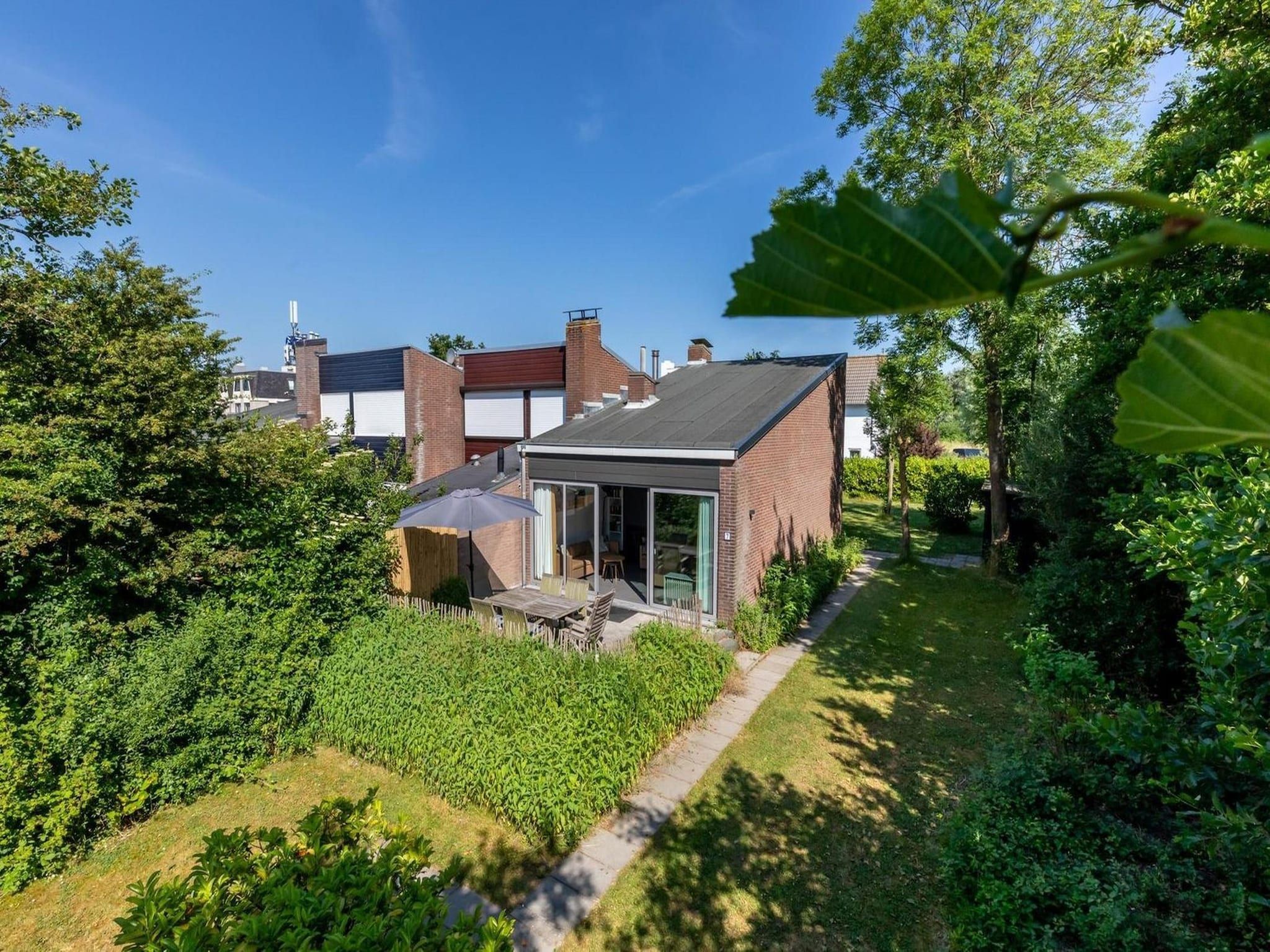 De tuin van Lepelblad 7 in Nieuwvlietbad