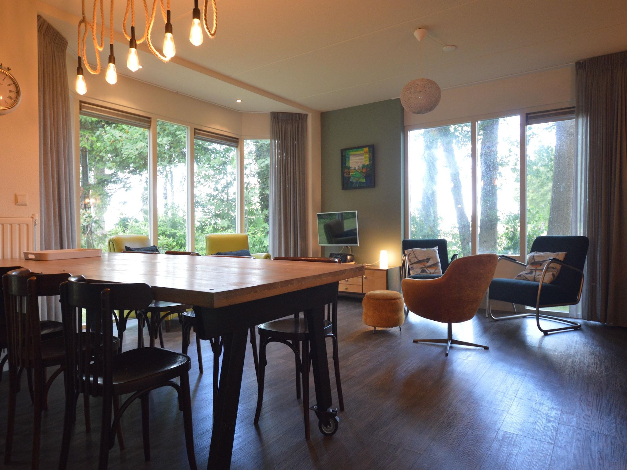 De woonkamer van Buitenplaats Berg en Bos nummer 13 in Overijssel