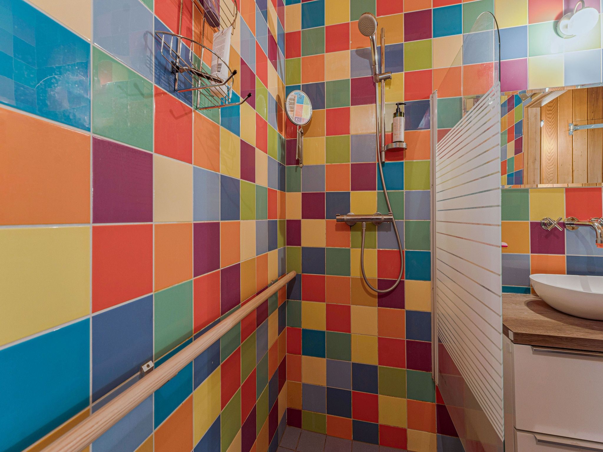 De badkamer van Boshuis De Klim in Norg