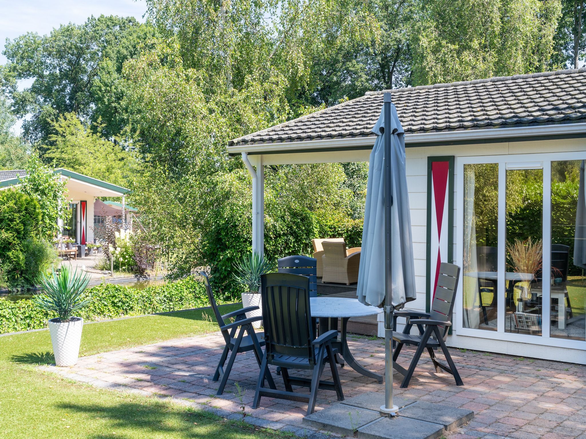 Het terras van Genieten in Voorthuizen in Voorthuizen