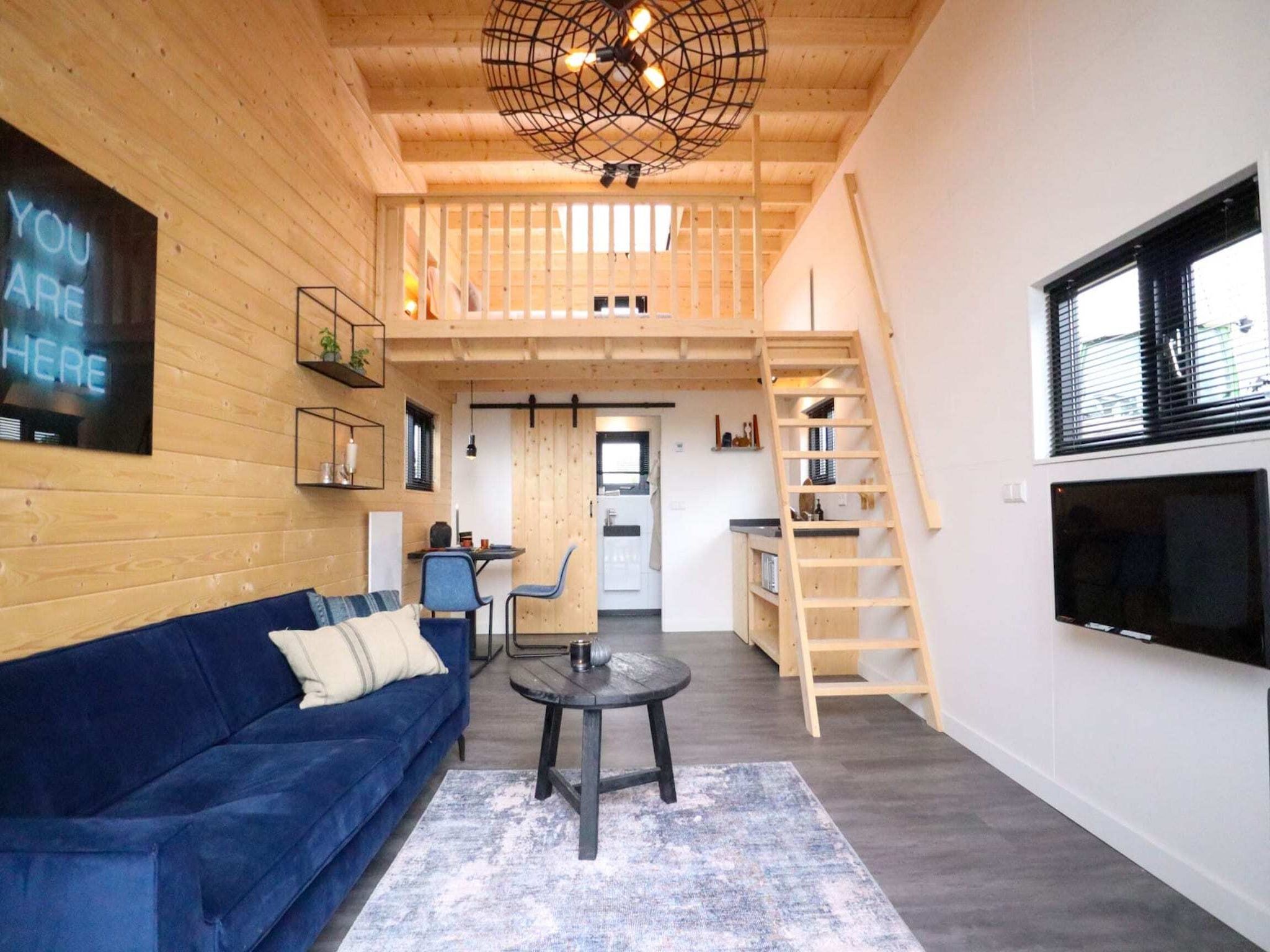 De woonkamer van Tiny House 2 in Olburgen