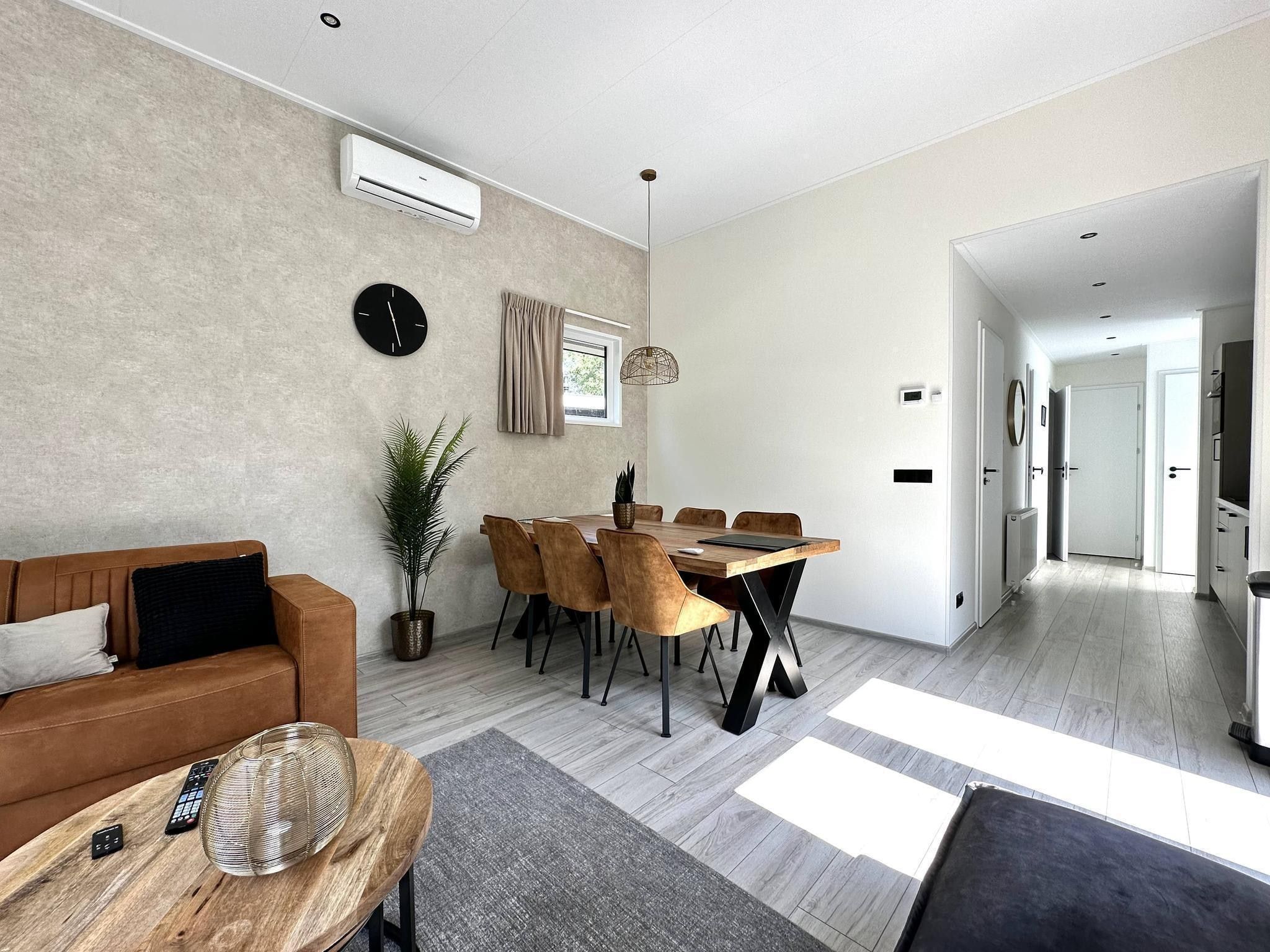 De woonkamer van Vakantiepark De Rimboe & De Woeste Hoogte 28 in Hoenderloo