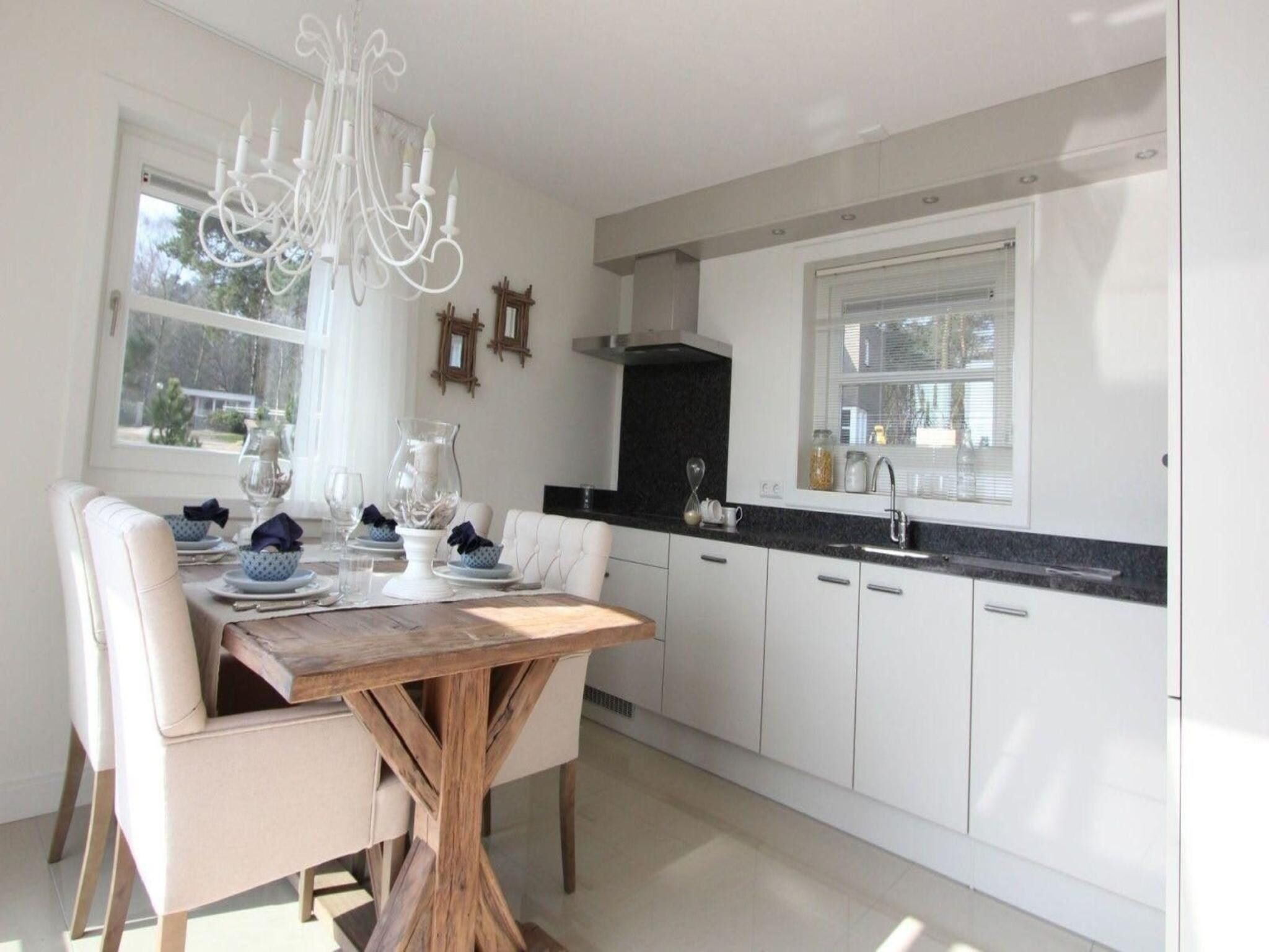 De eetkamer van Strandvilla&nbsp;6 in Otterlo