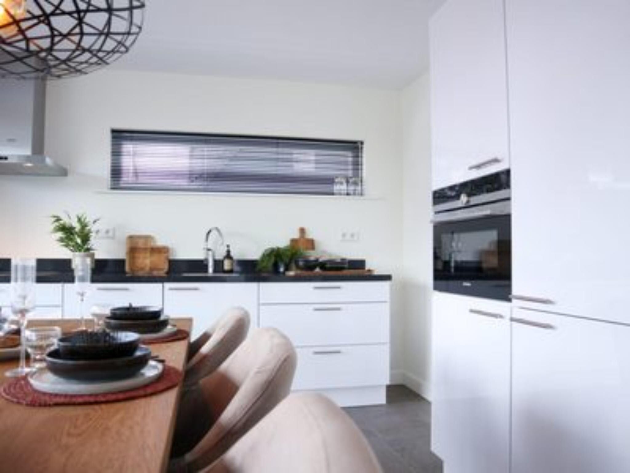 De eetkamer van Villa Wellness 4 in Otterlo