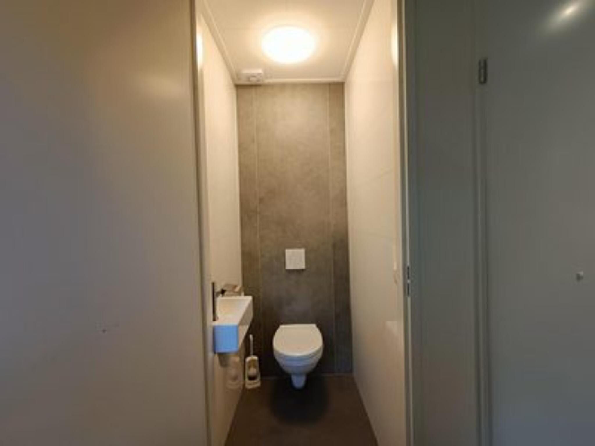 De badkamer van L-Cube 6 in Otterlo