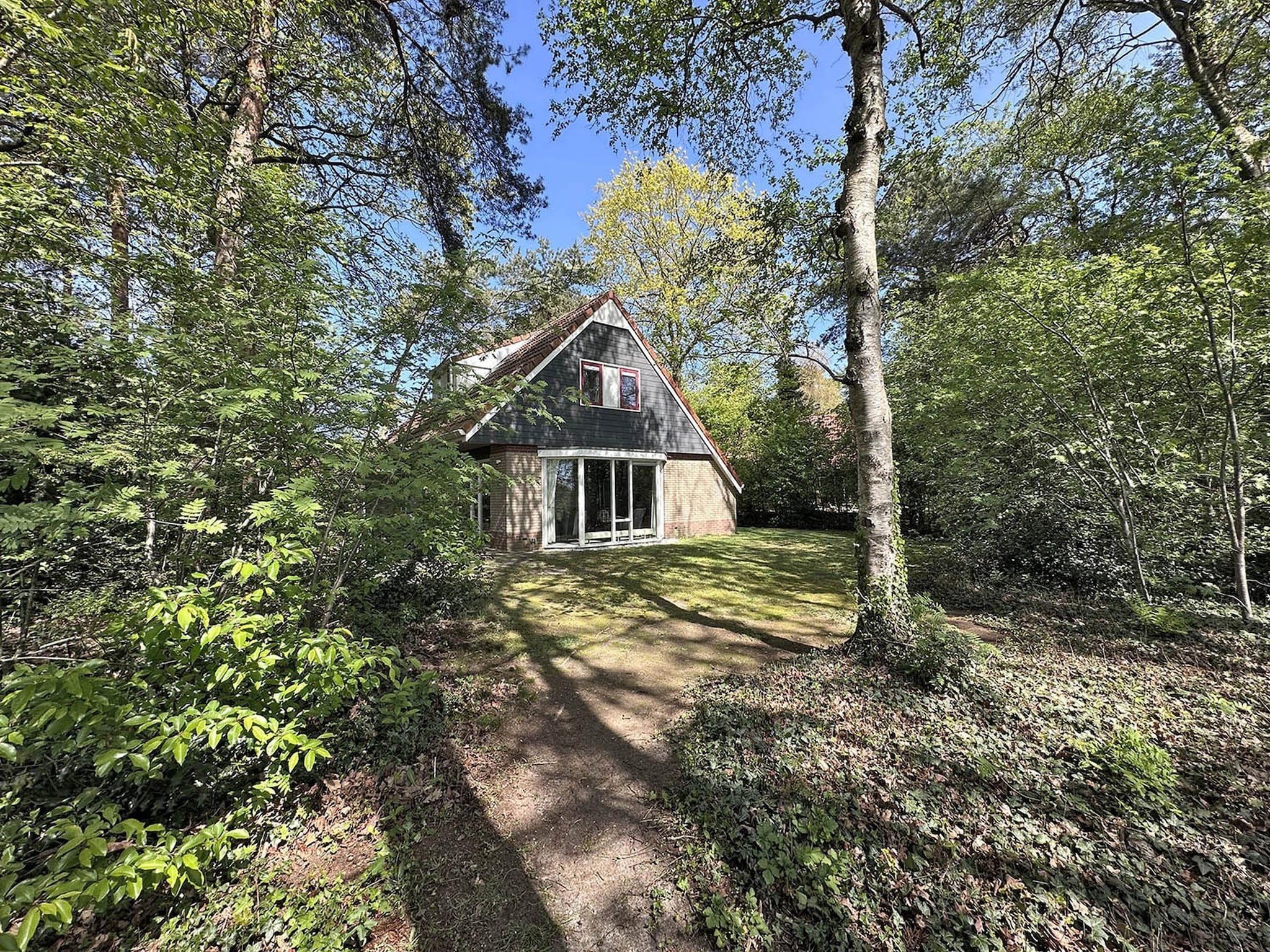 De buitenkant van Buitenplaats Berg en Bos nummer 4 in Lemele