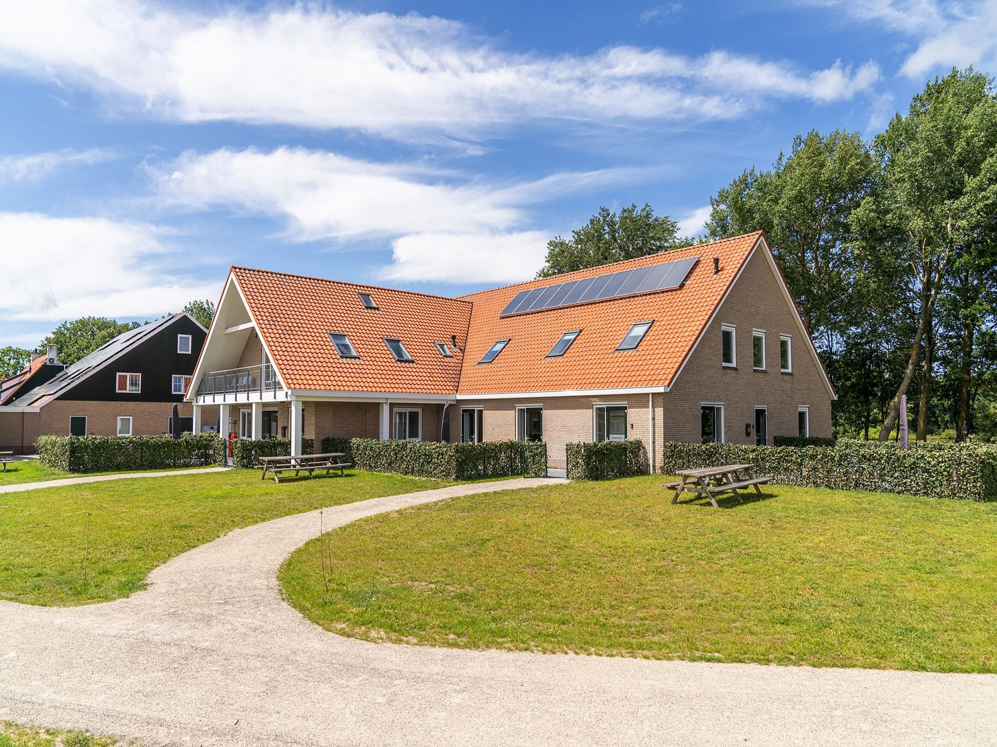 De buitenkant van Kaapsduin in Nes