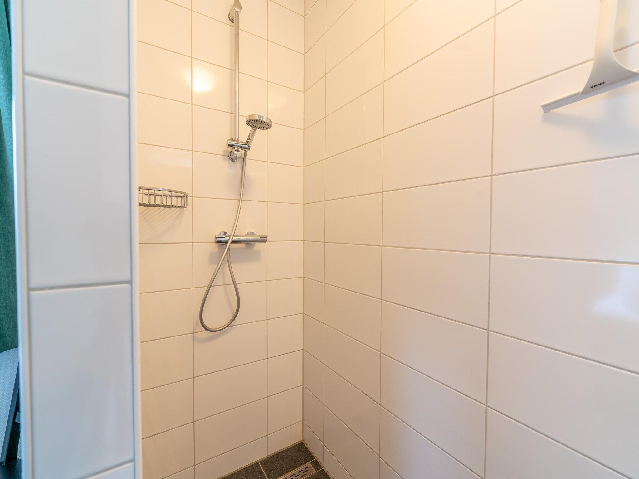 De badkamer van De Botter Huis Nr 15 in Scherpenisse